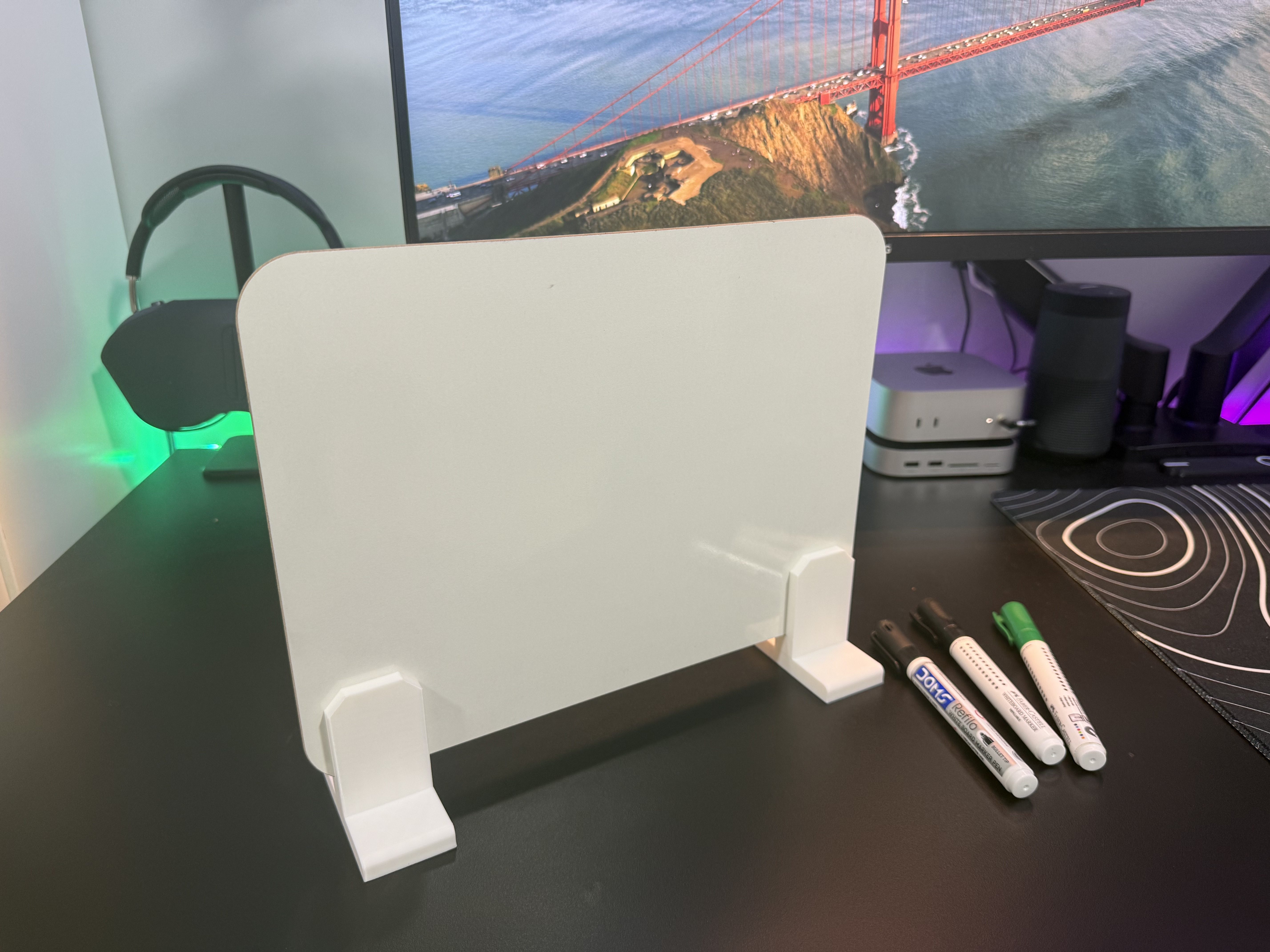 Whiteboard stand for small lap boards