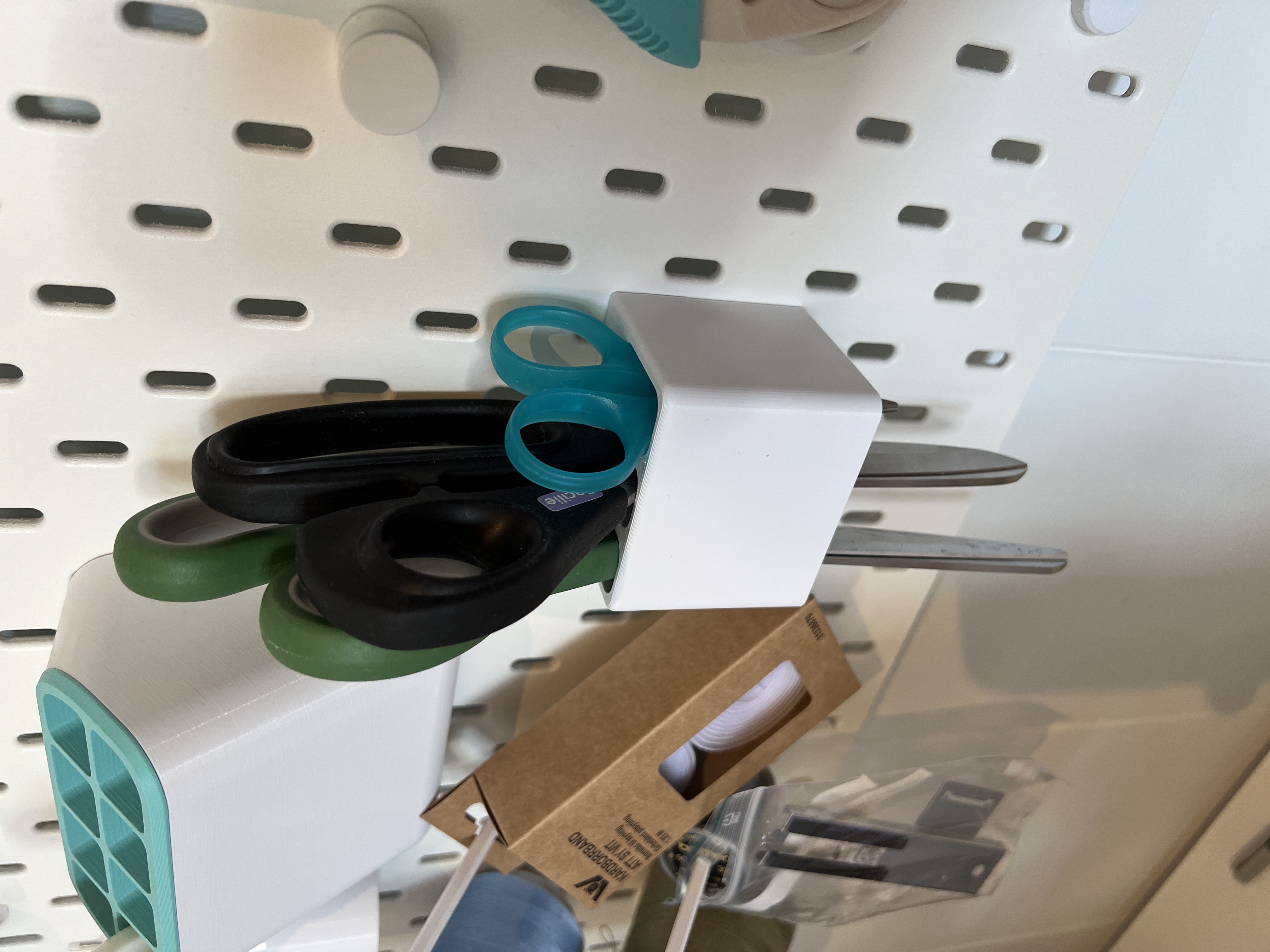 Skadis Scissor holder
