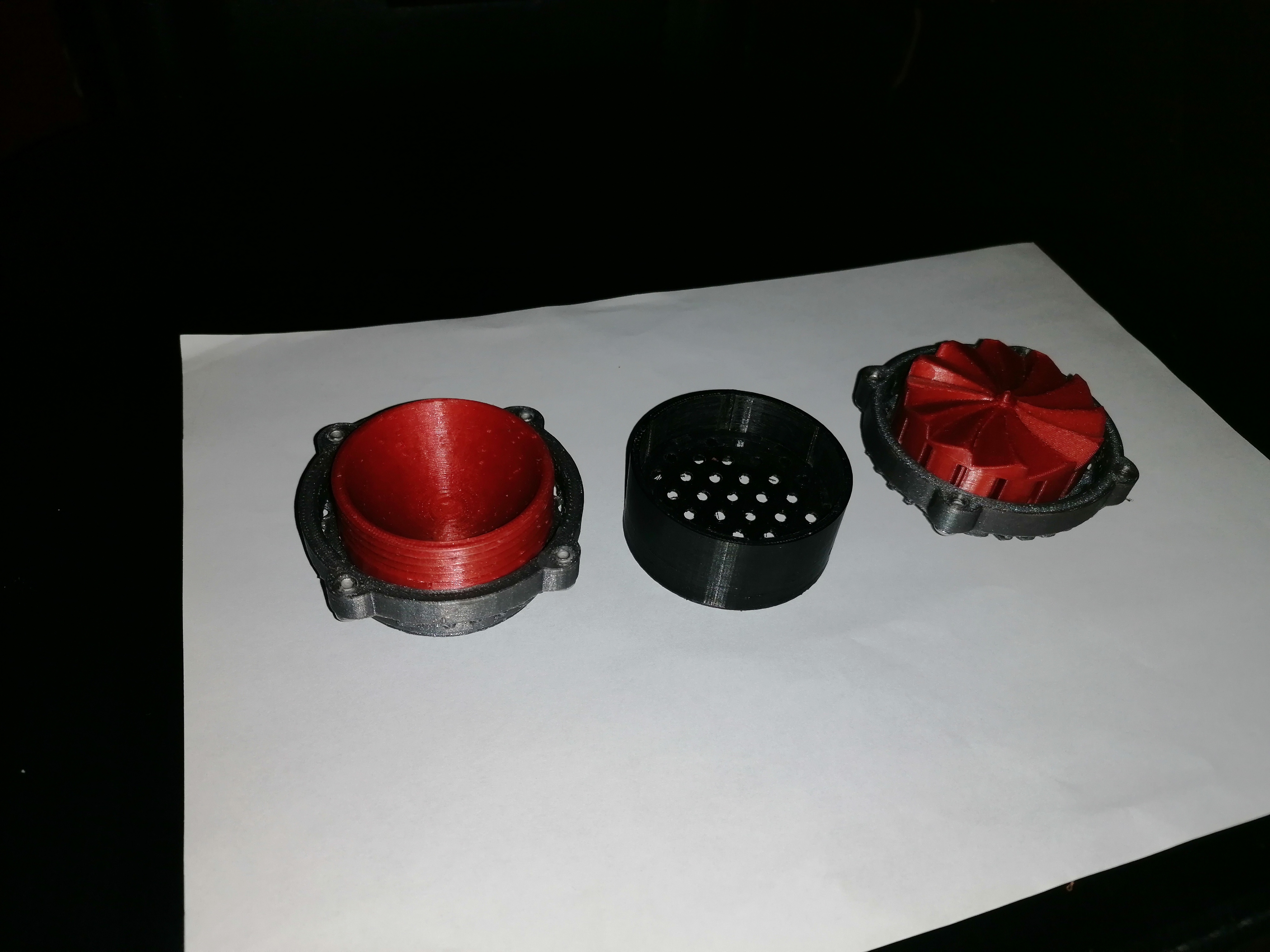 Miniatura 2 do modelo 3D Alternator herb grinder