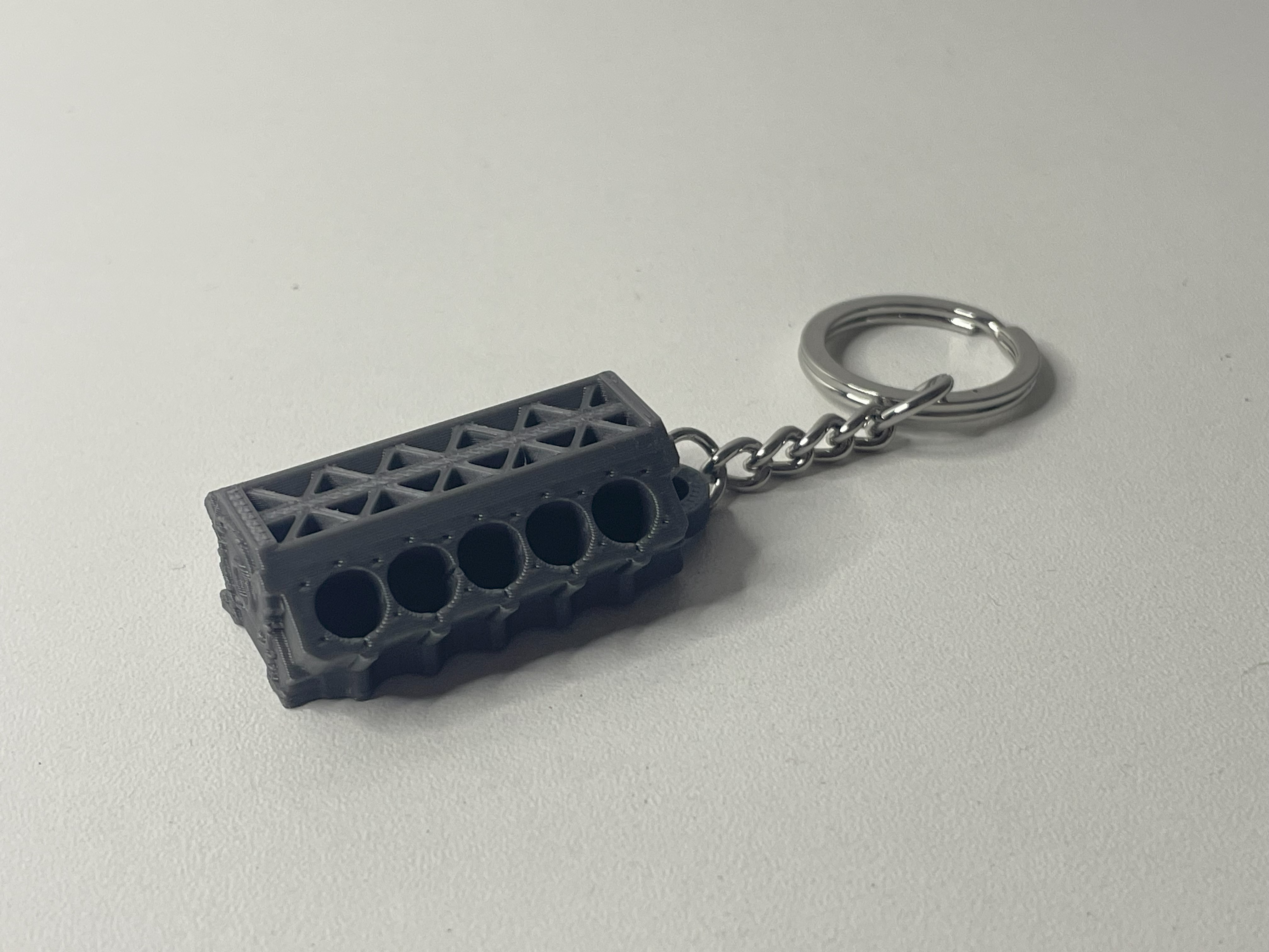 Miniatura 4 do modelo 3D Engine block V10 keychain