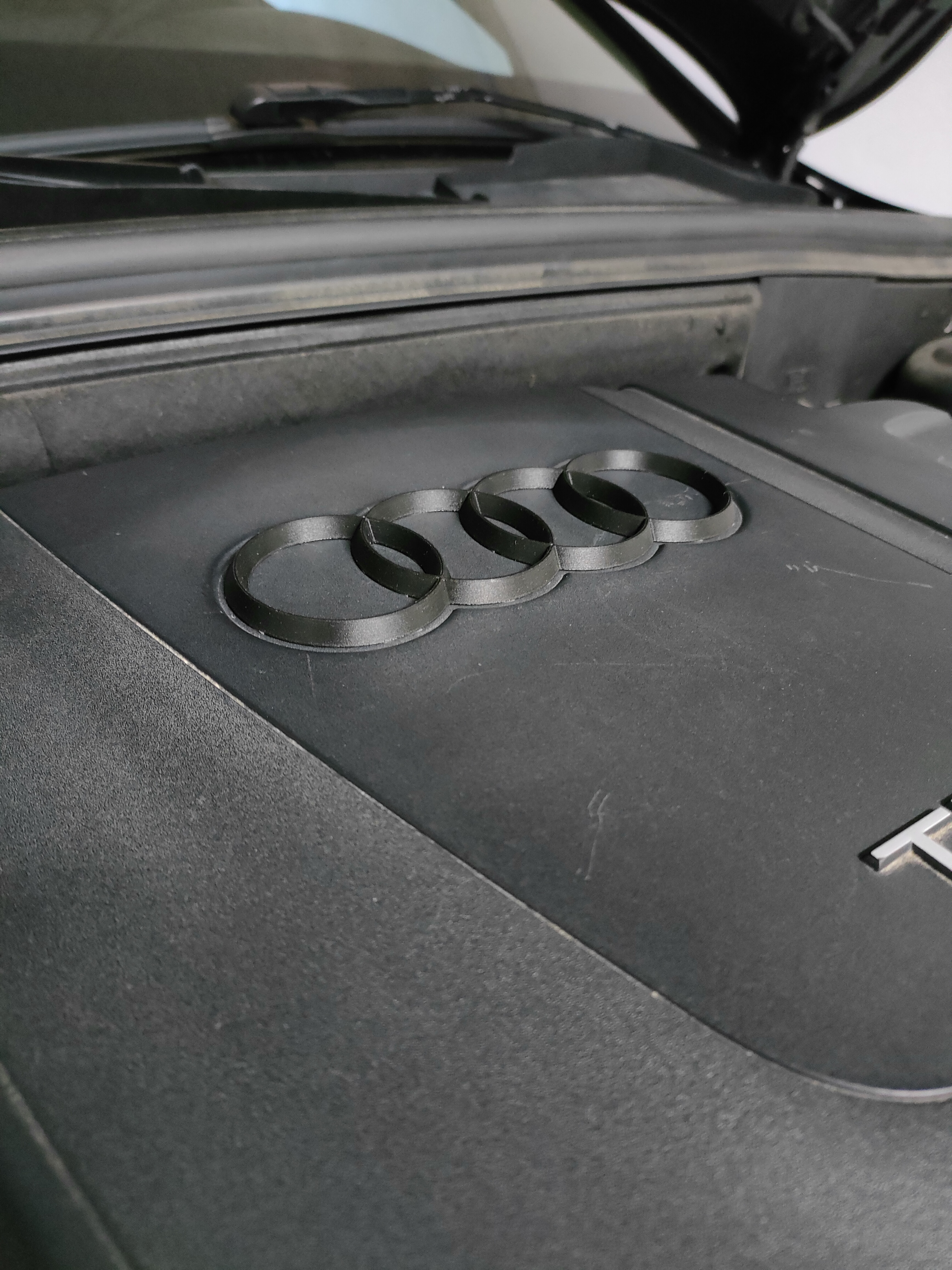 Audi A4 B8 engine cover emblem — thumbnail 5