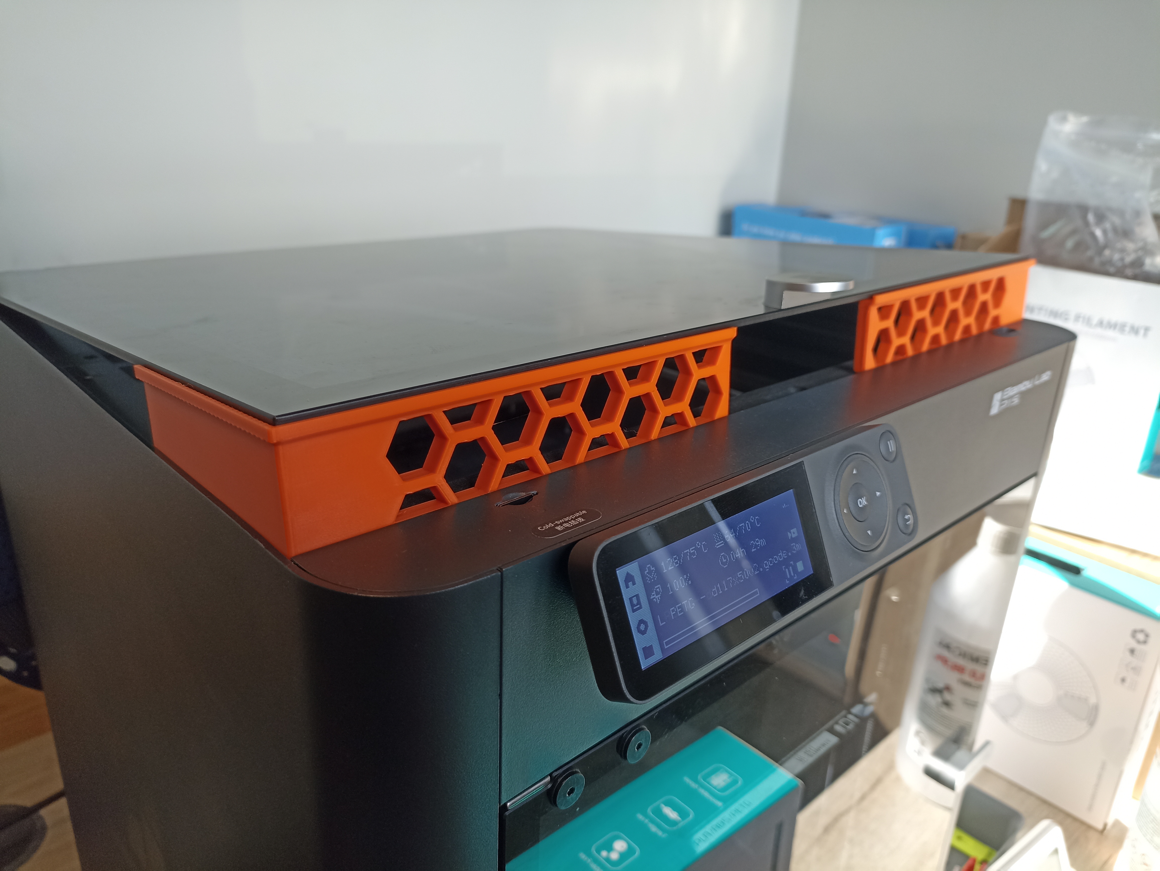 Lid riser for BambuLab P1S and X1C