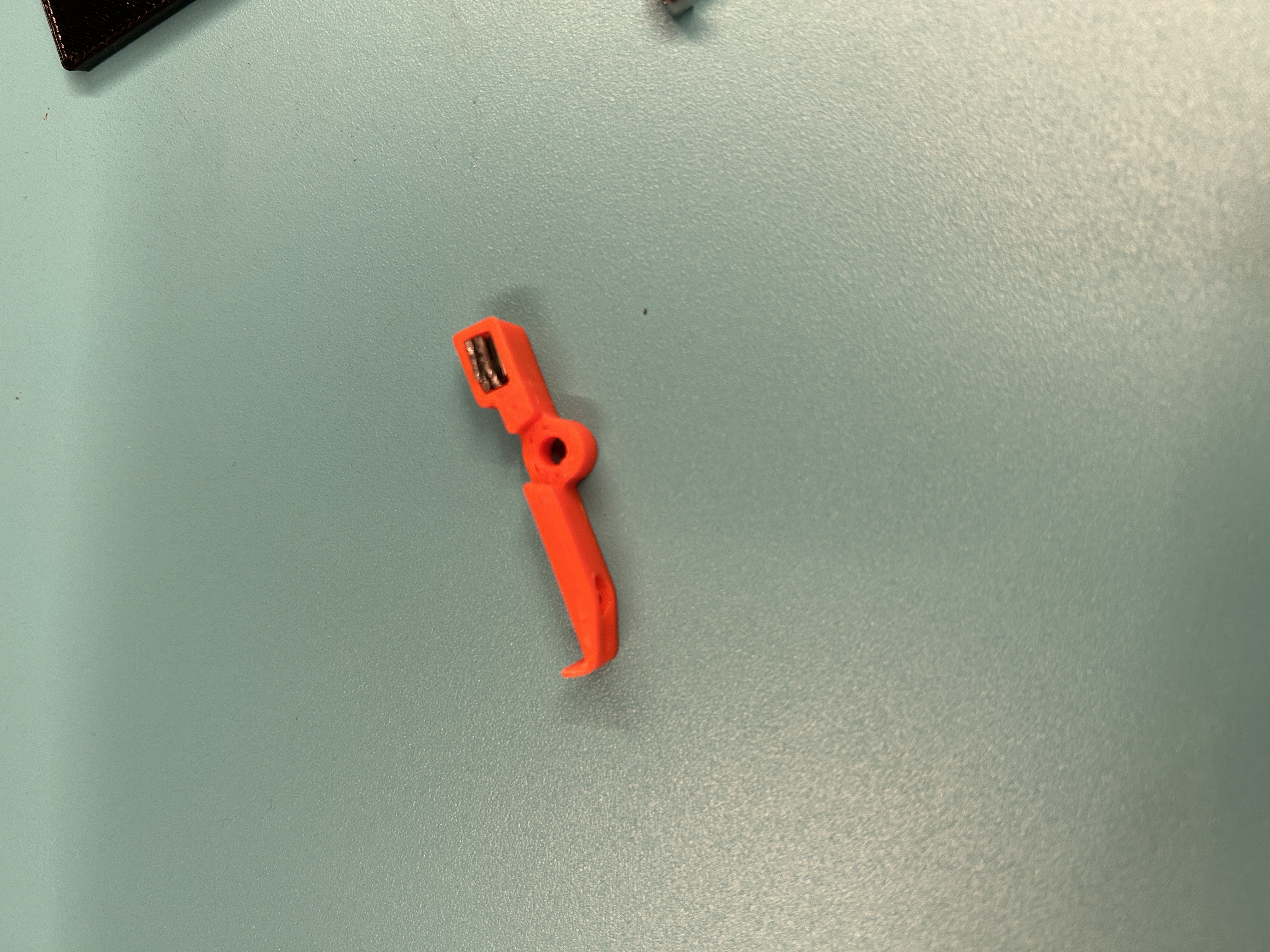 Gravity balanced  Lever for core one side sensor.