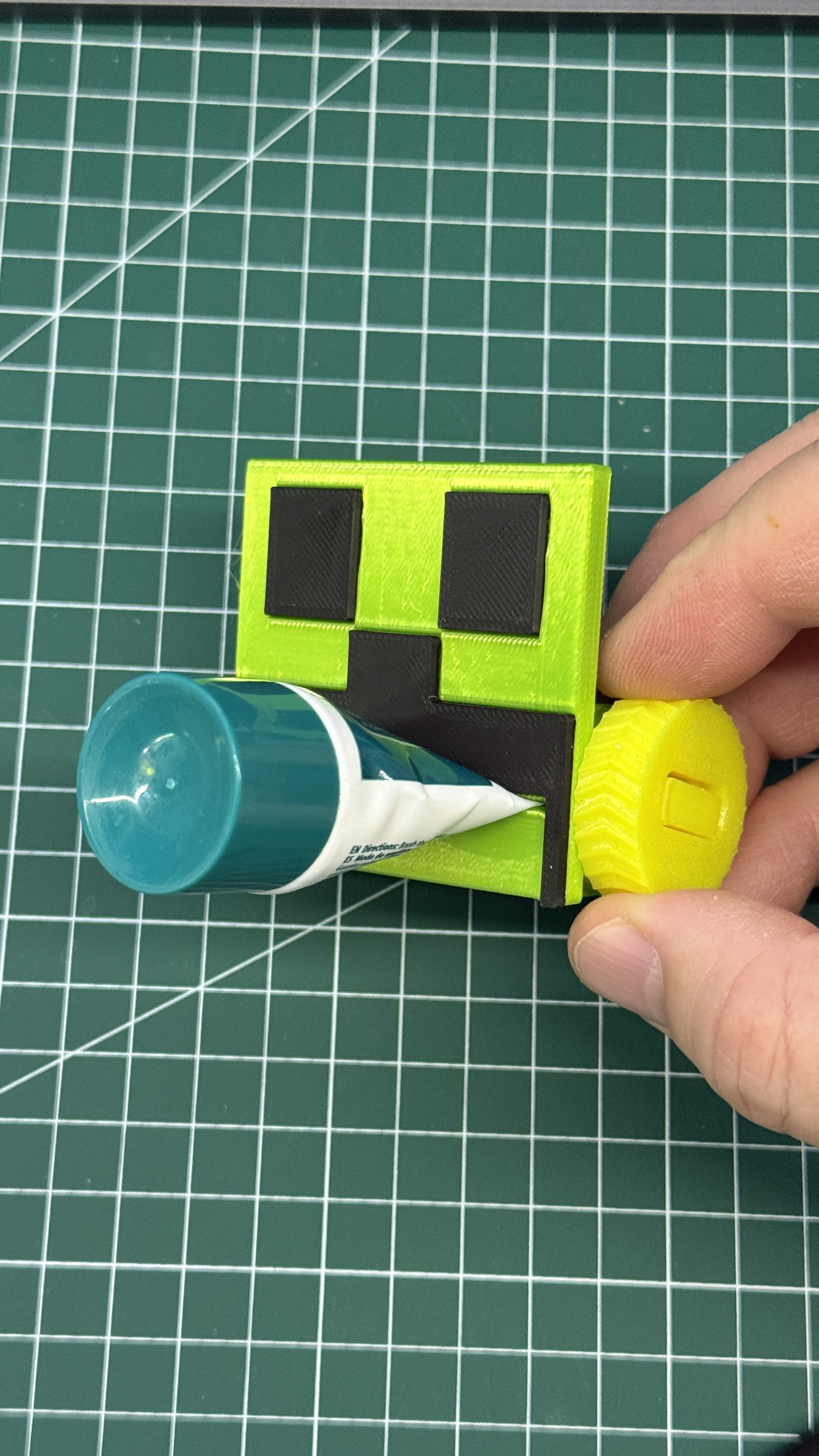 Minecraft Creeper Toothpaste Squeezer