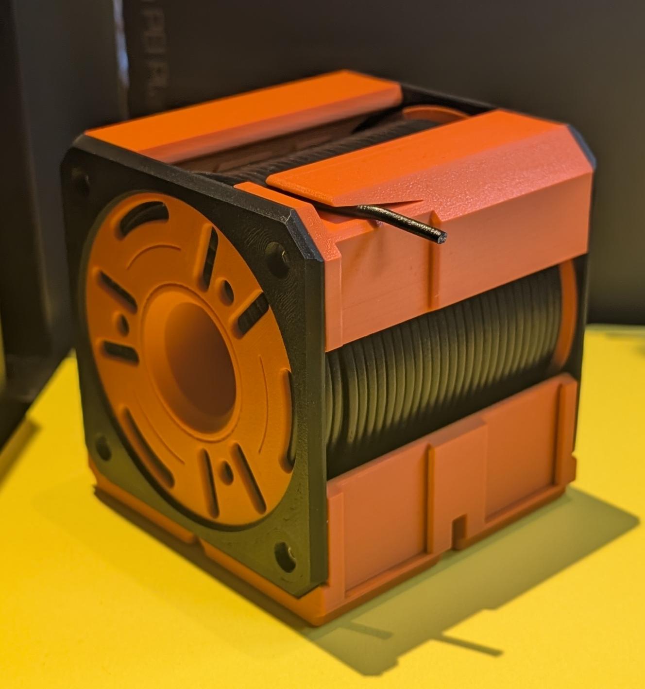 Wide Cable Spool Holder Gridfinity - M3 Heat Inserts, Label, Press Fit Magnets, Several Clamps, Cable Start Pinch (Source included)