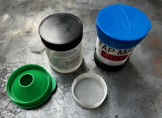 Melissa & Doug Spill-Proof Paint Cup Filter Screen and Mag Base