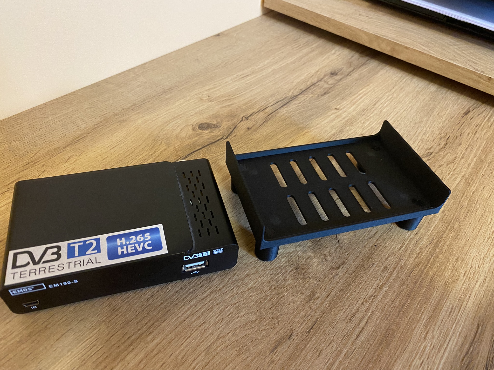 Stojan pod Set-top box