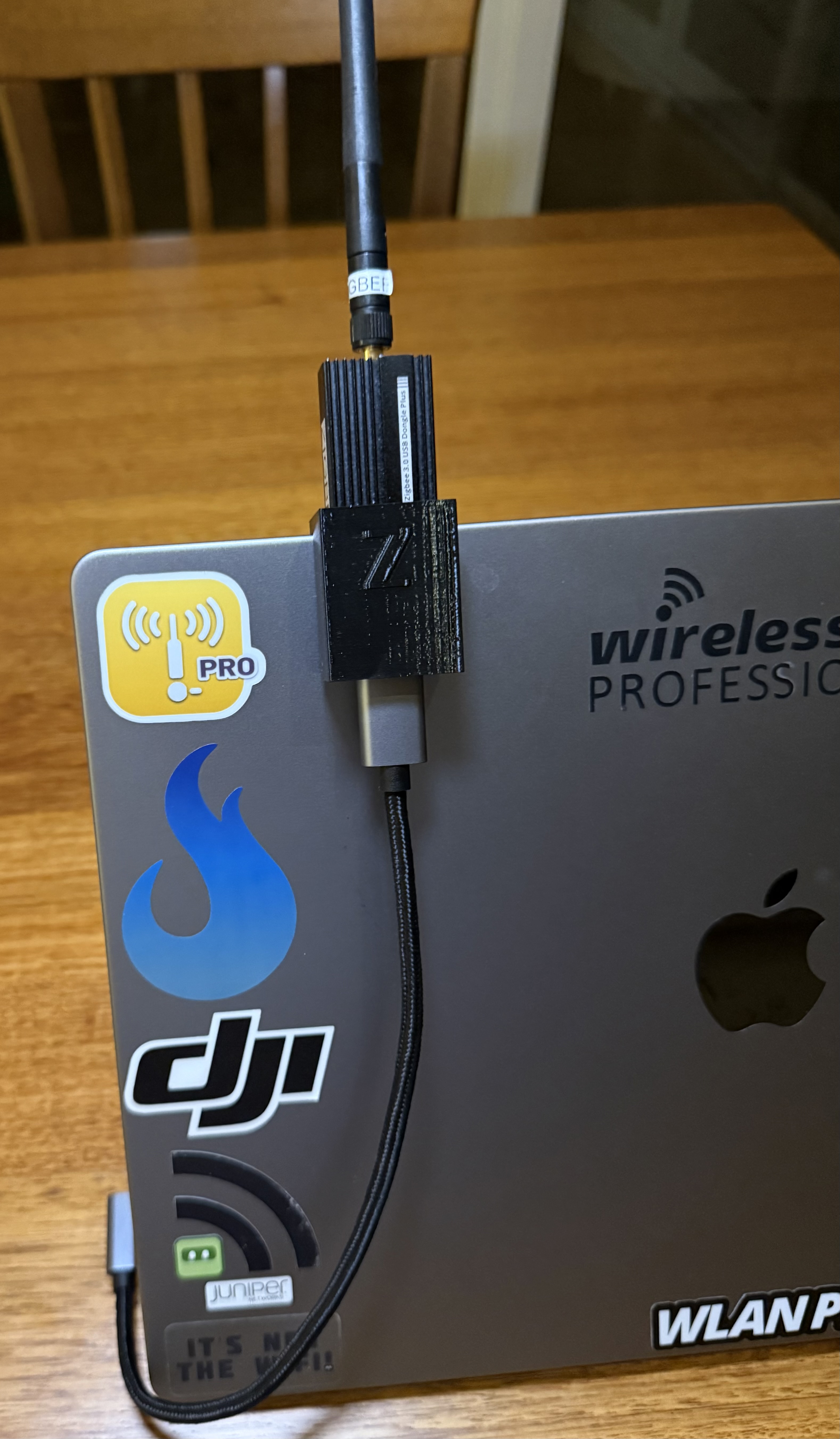 Sonoff Zigbee 3.0 Dongle Plus MAC M2 Laptop Screen holder