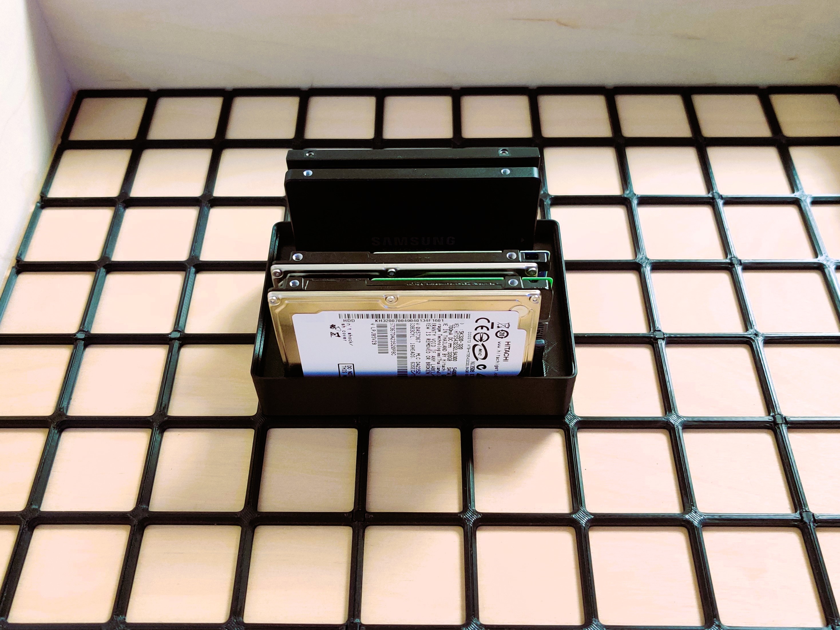 Gridfinity 2.5 '' SSD and HDD Box (Crucial, Hitachi, Intenso, Samsung, SanDisk, Seagate, Toshiba, etc.)