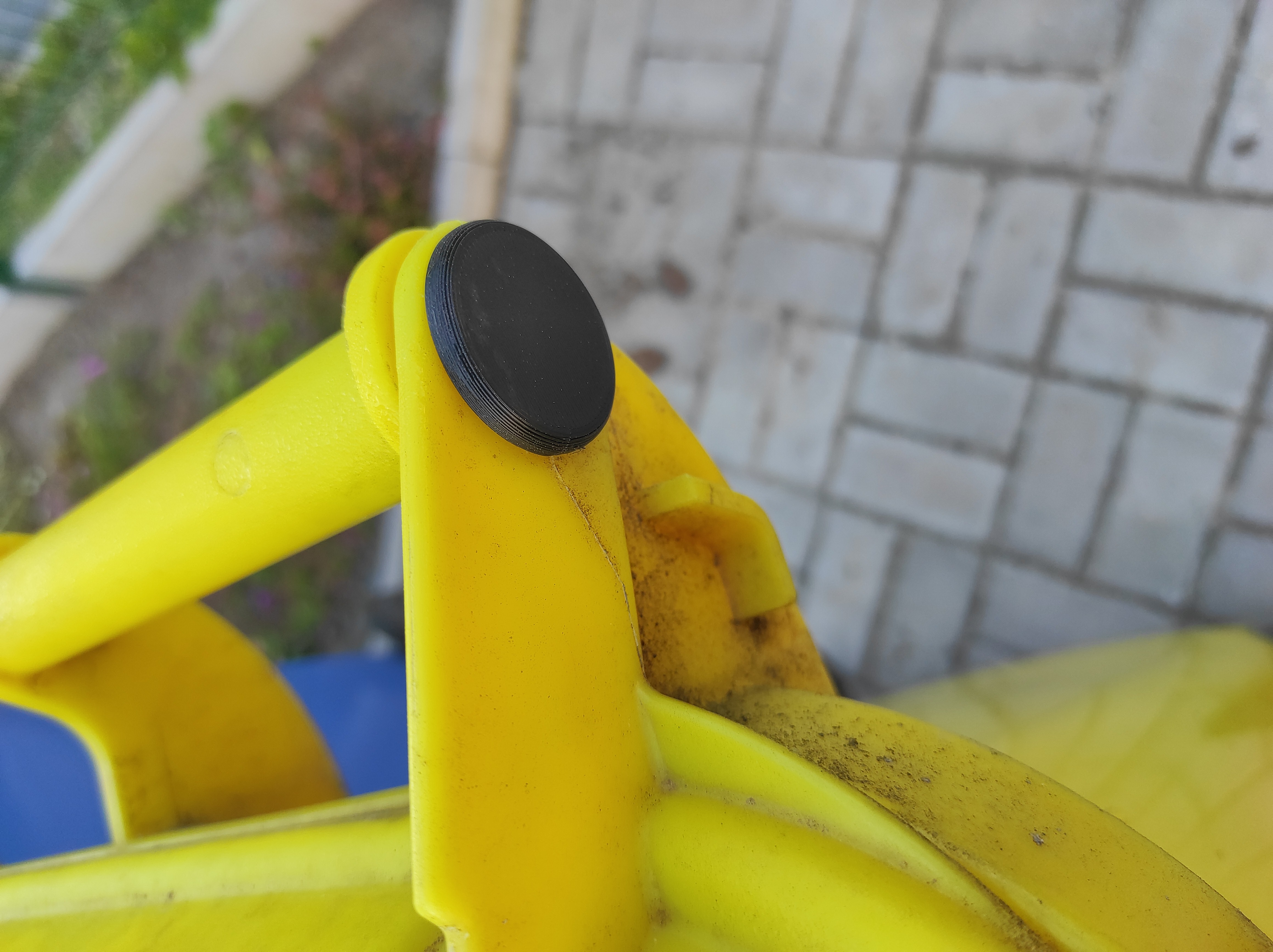 Pin for the Dustbin Lid