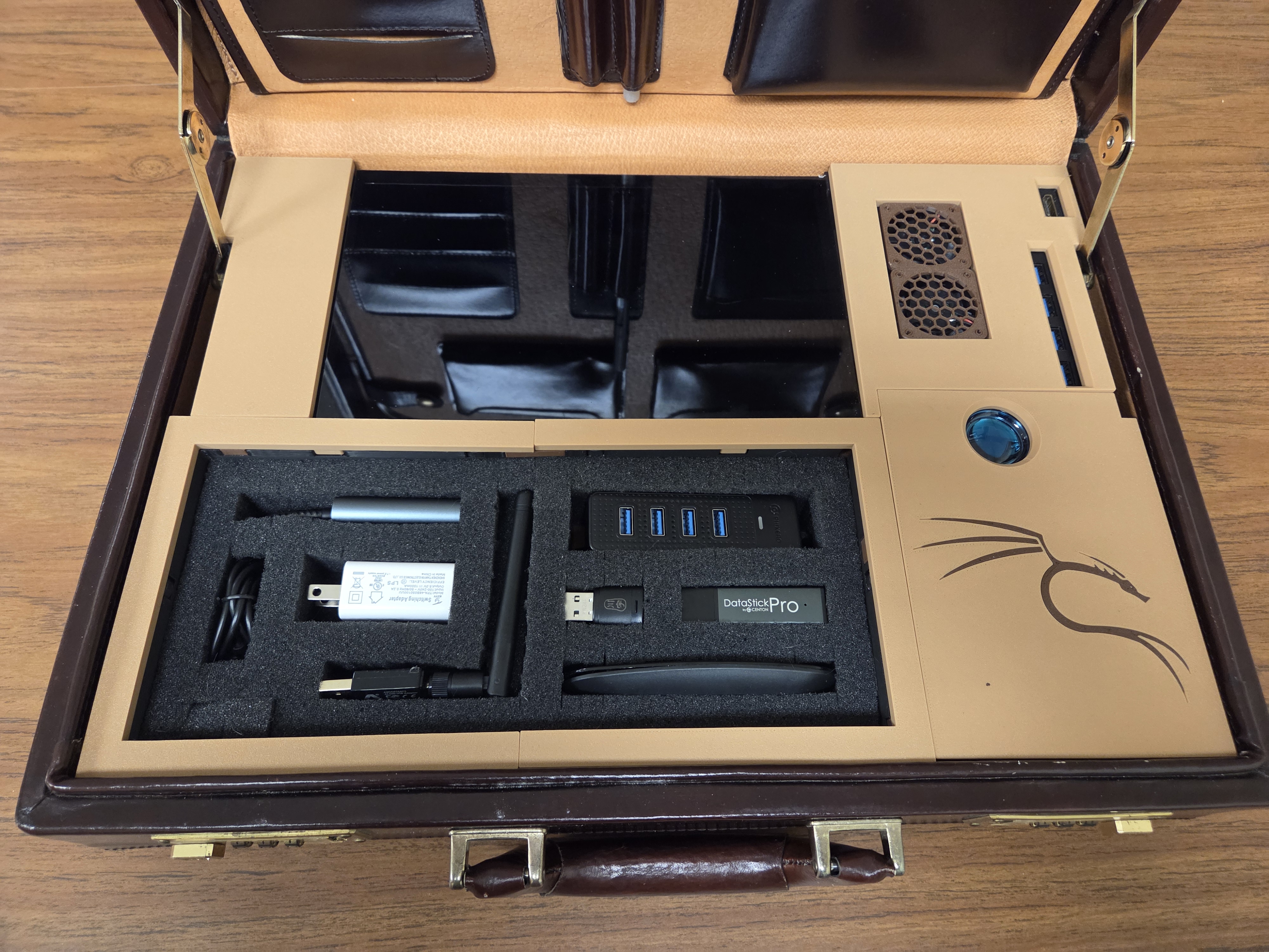 Raspberry Pi Briefcase Pentesting Rig — miniatura 3