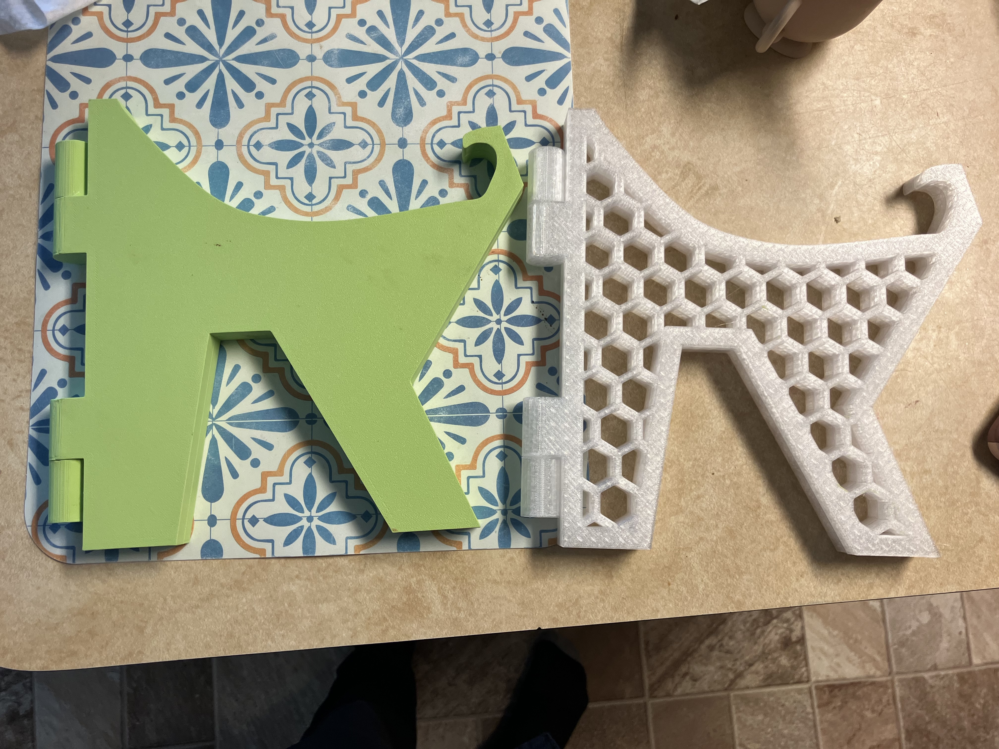 Skeletonized bowl holder (saves filament and print time)