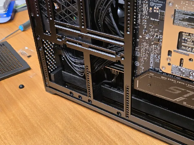 Asus Astral 5090 Ncase m2 grater anti-sag support