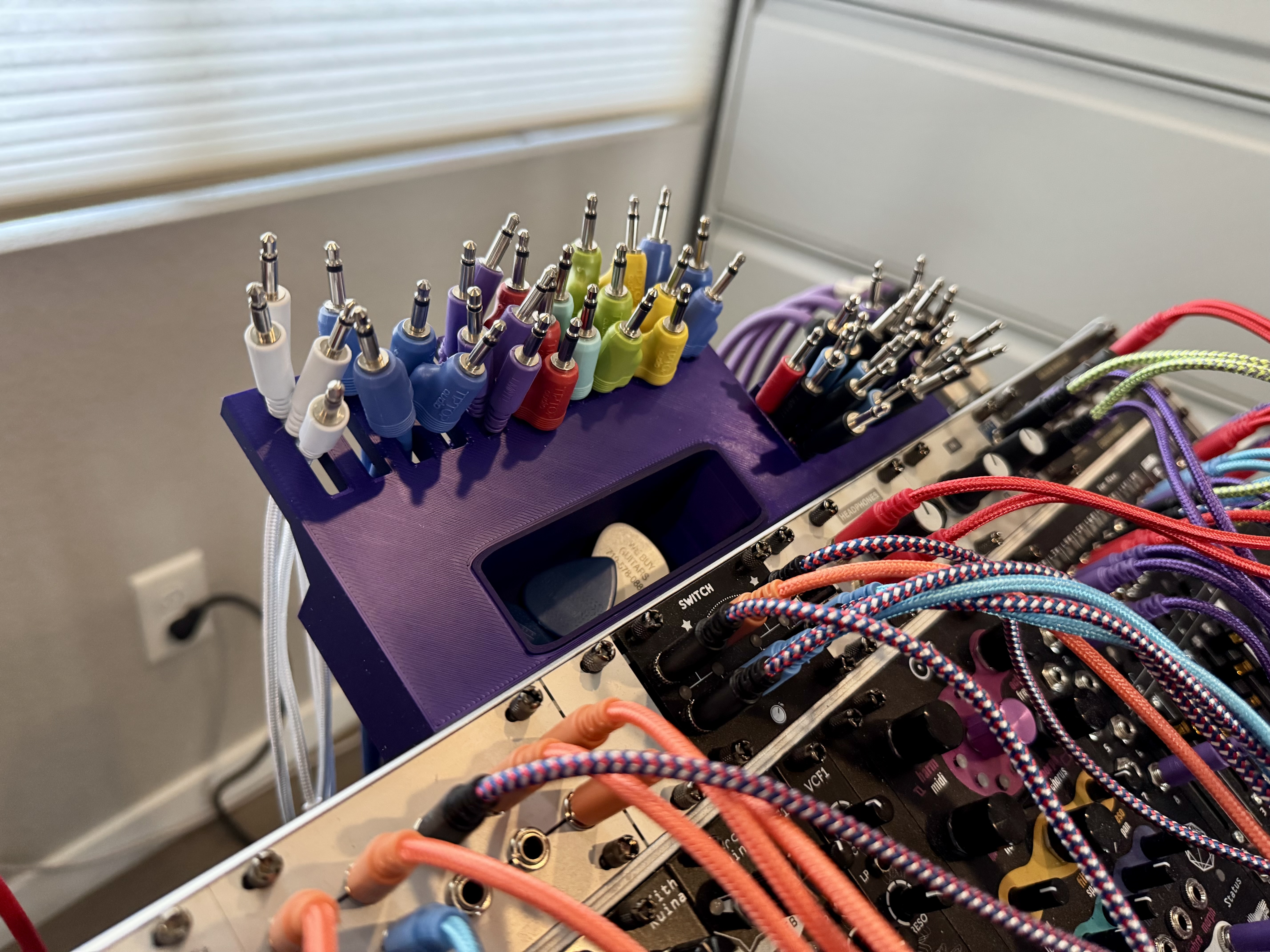 Eurorack Cable Holder for Intellijel Palette 7U 104HP Performance Case (With Knurlie Storage)