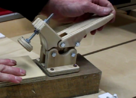 Miniatura 2 do modelo 3D Toggle Clamp with Magnetic Base