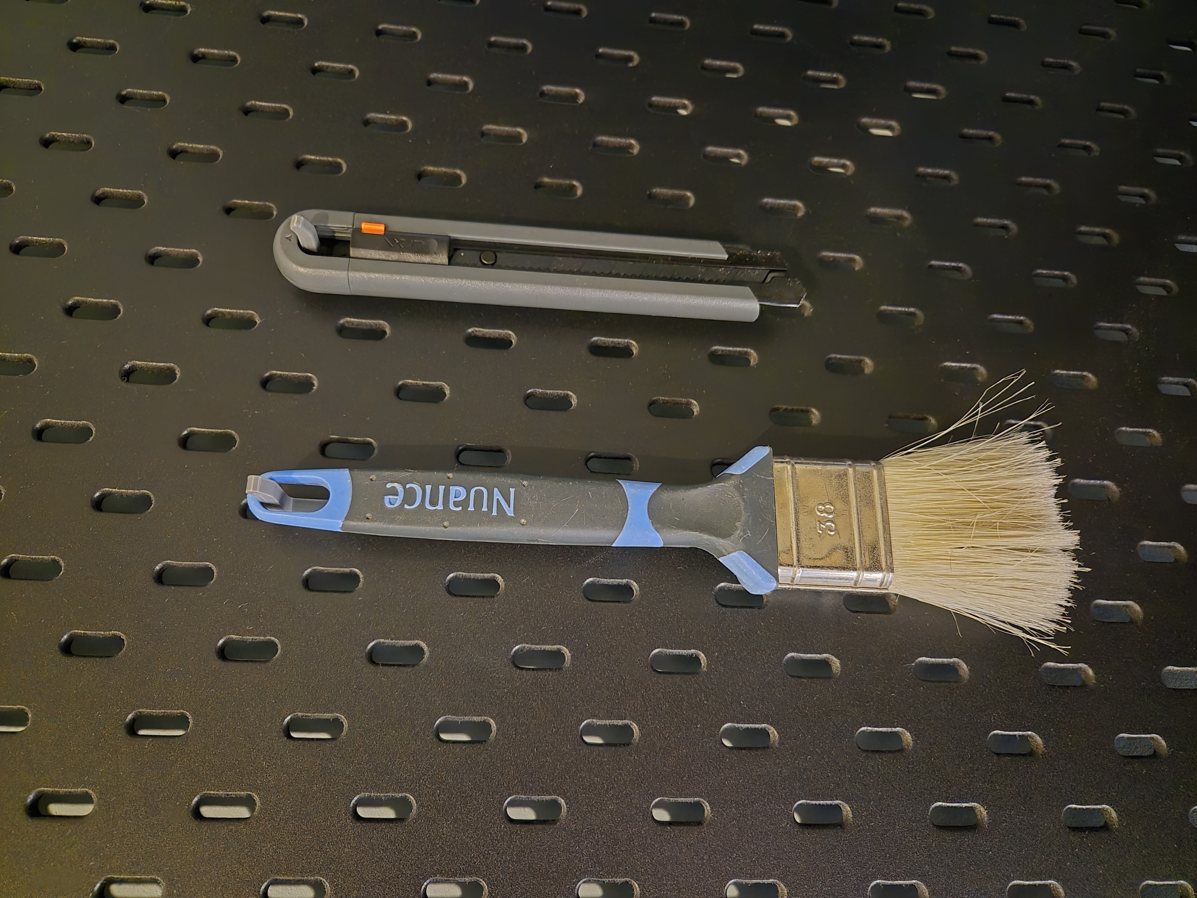 Low footprint flat hook for IKEA Skadis