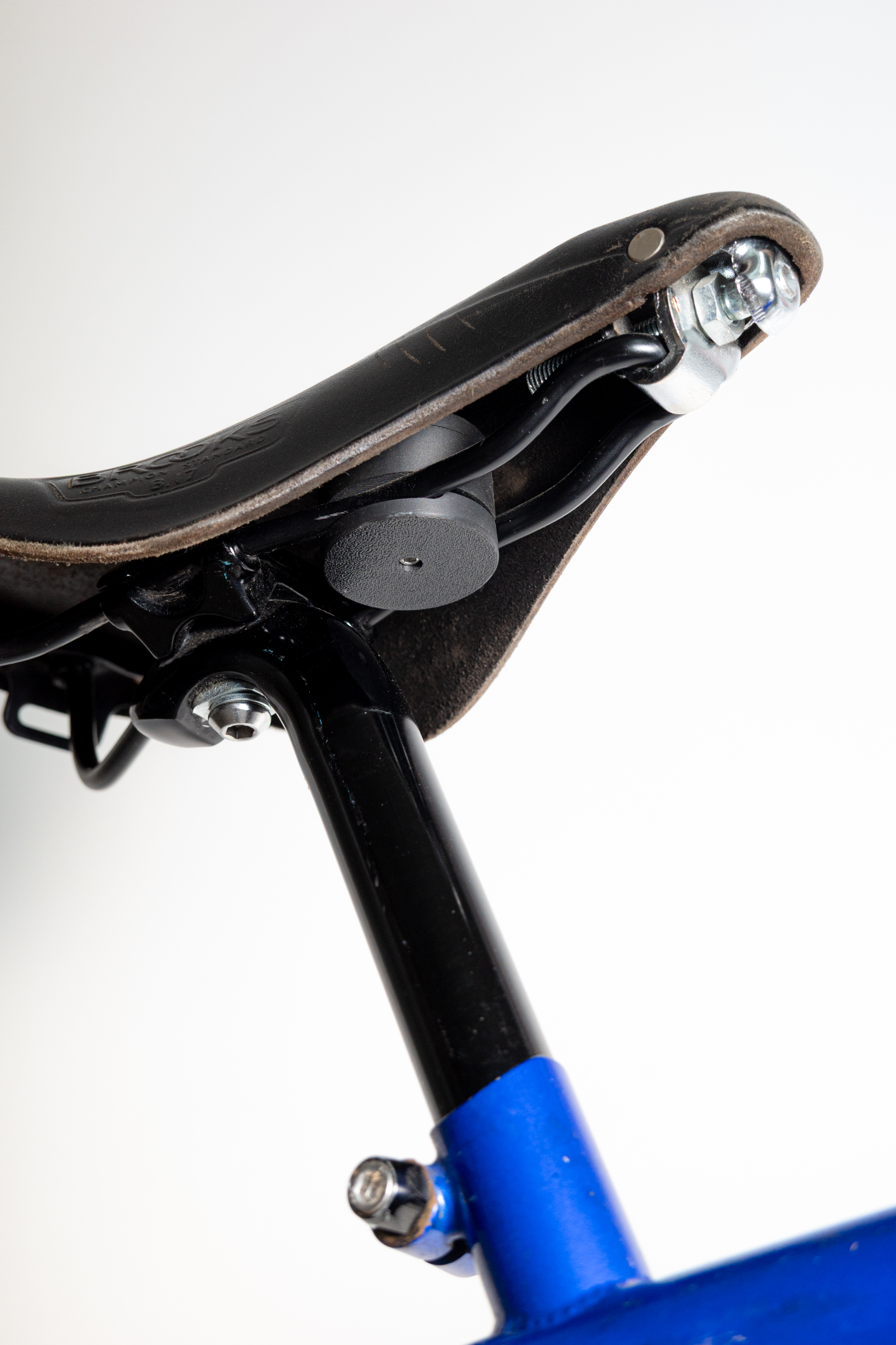 Stealth AirTag Saddle Mount