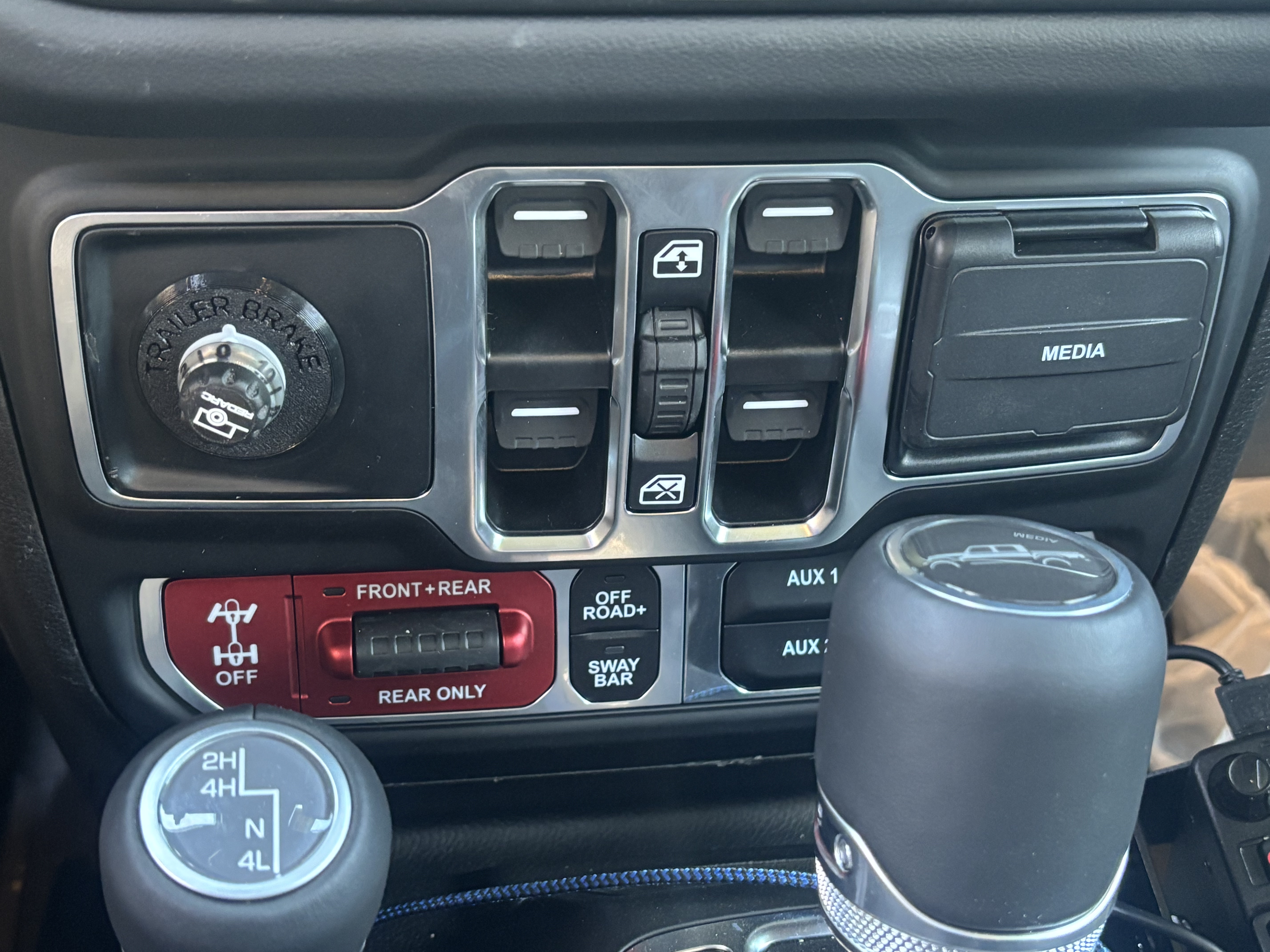 Jeep Gladiator REDARC tow-pro Liberty power outlet adapter/mount