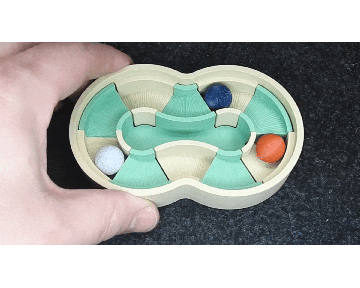 Hand rotating marble run