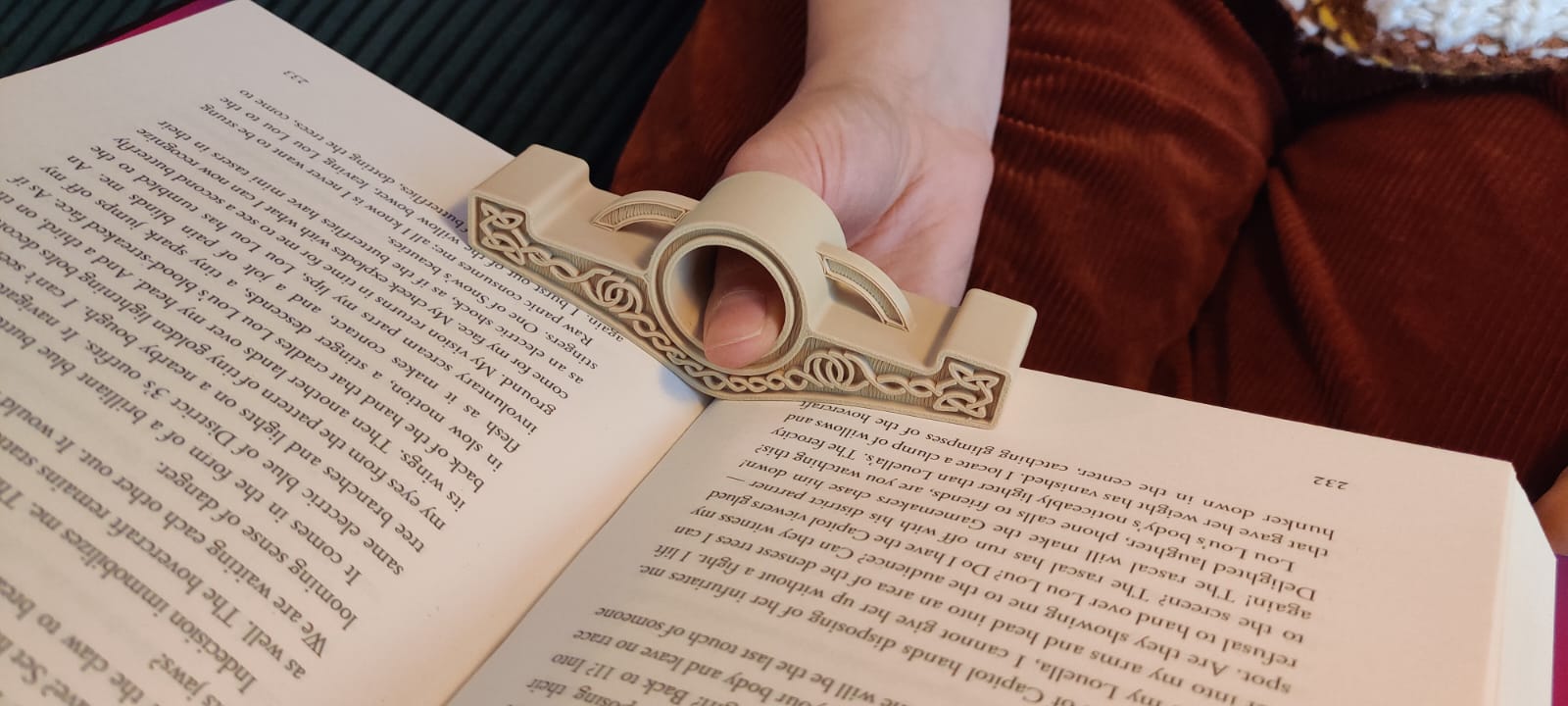 Bookholder (Celtic Cross Pattern)