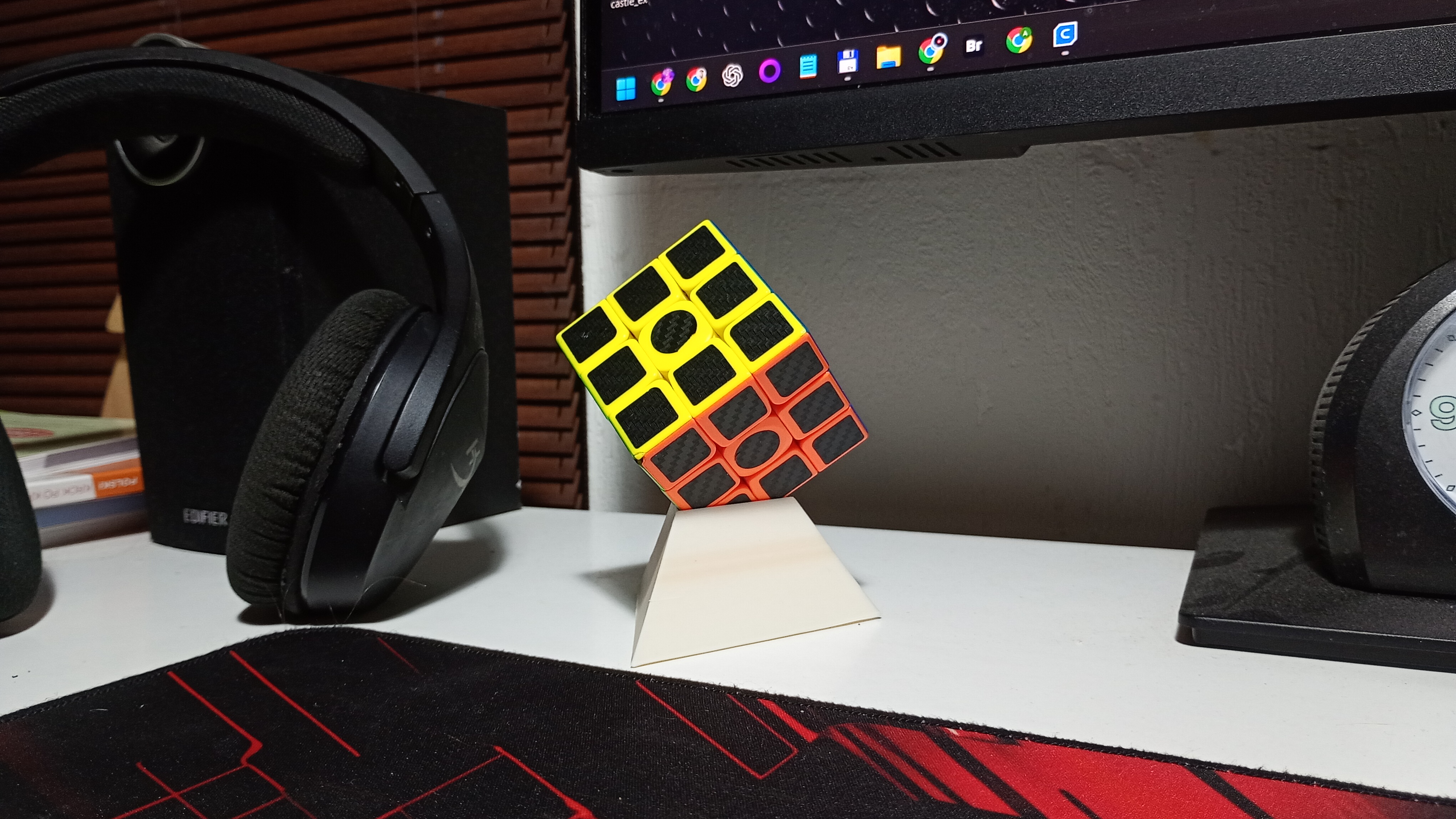 rubics cube stand