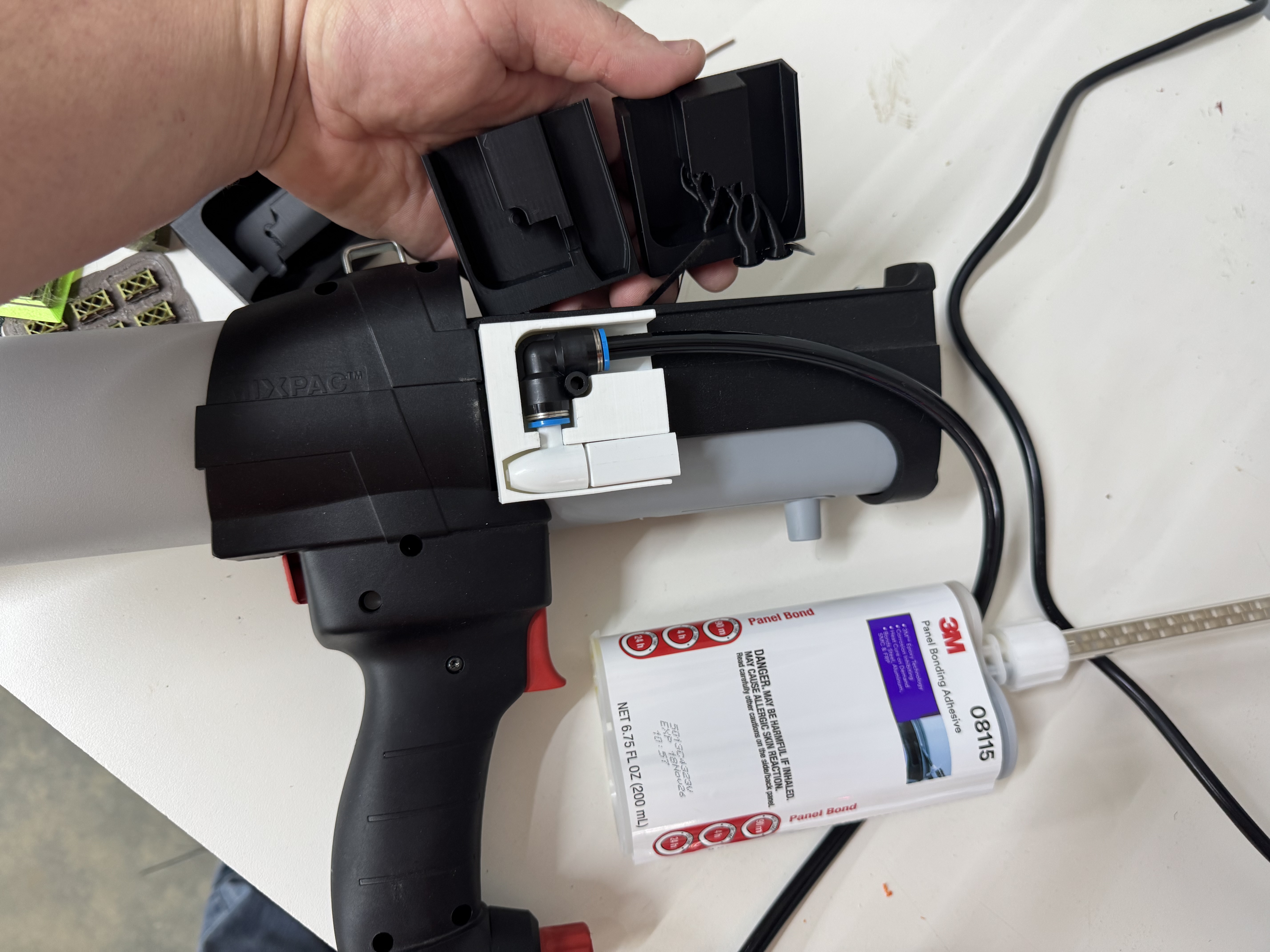 3M 200ml Pneumatic Dispenser Hose Retainer (Panel Bond / Seam Sealer)