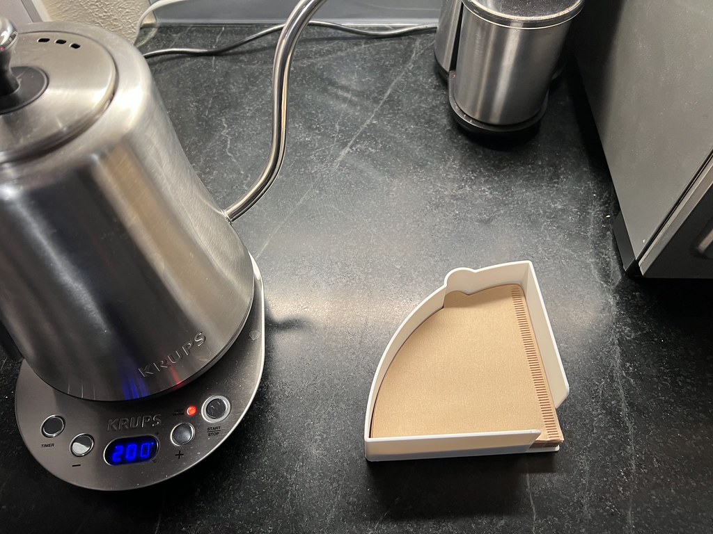 coffee filter holder (#2 conical pointy)