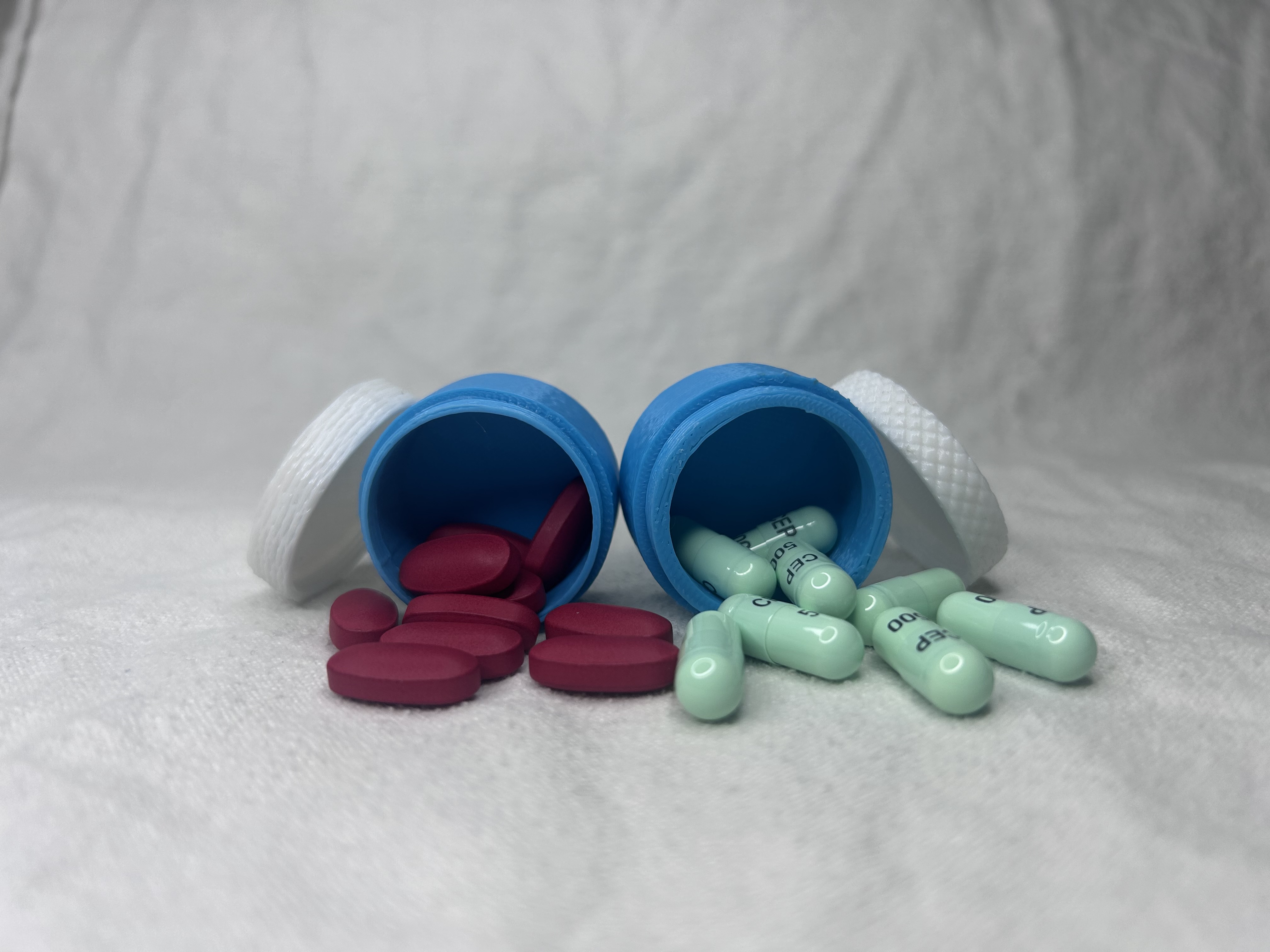 Miniatura 3 do modelo 3D Threaded small pill container