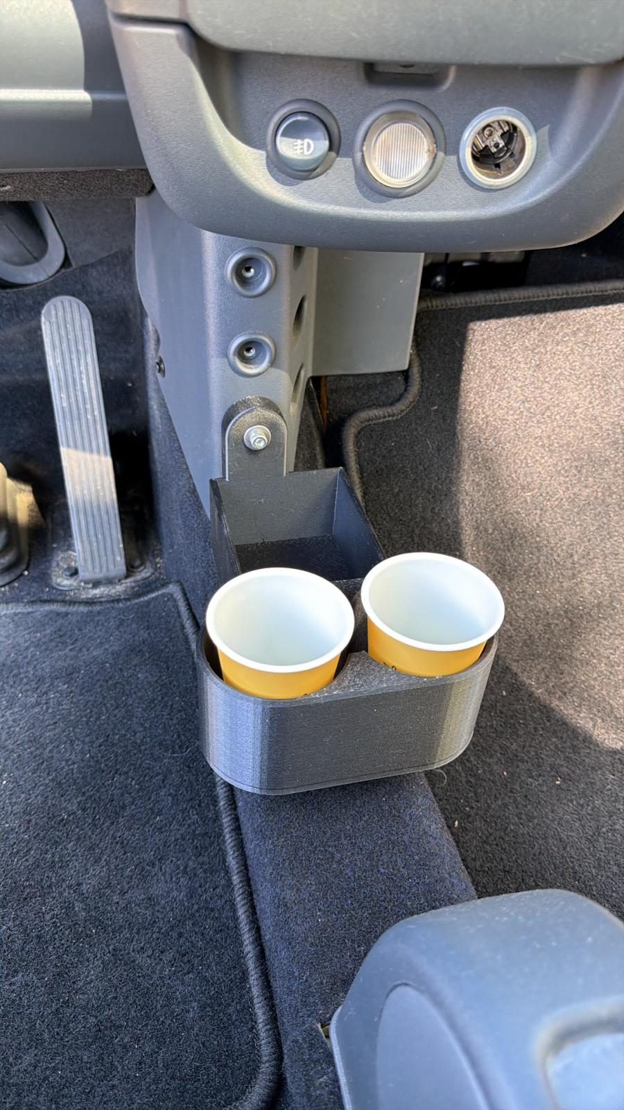 Smart ForTwo 450 cup holder with gap
