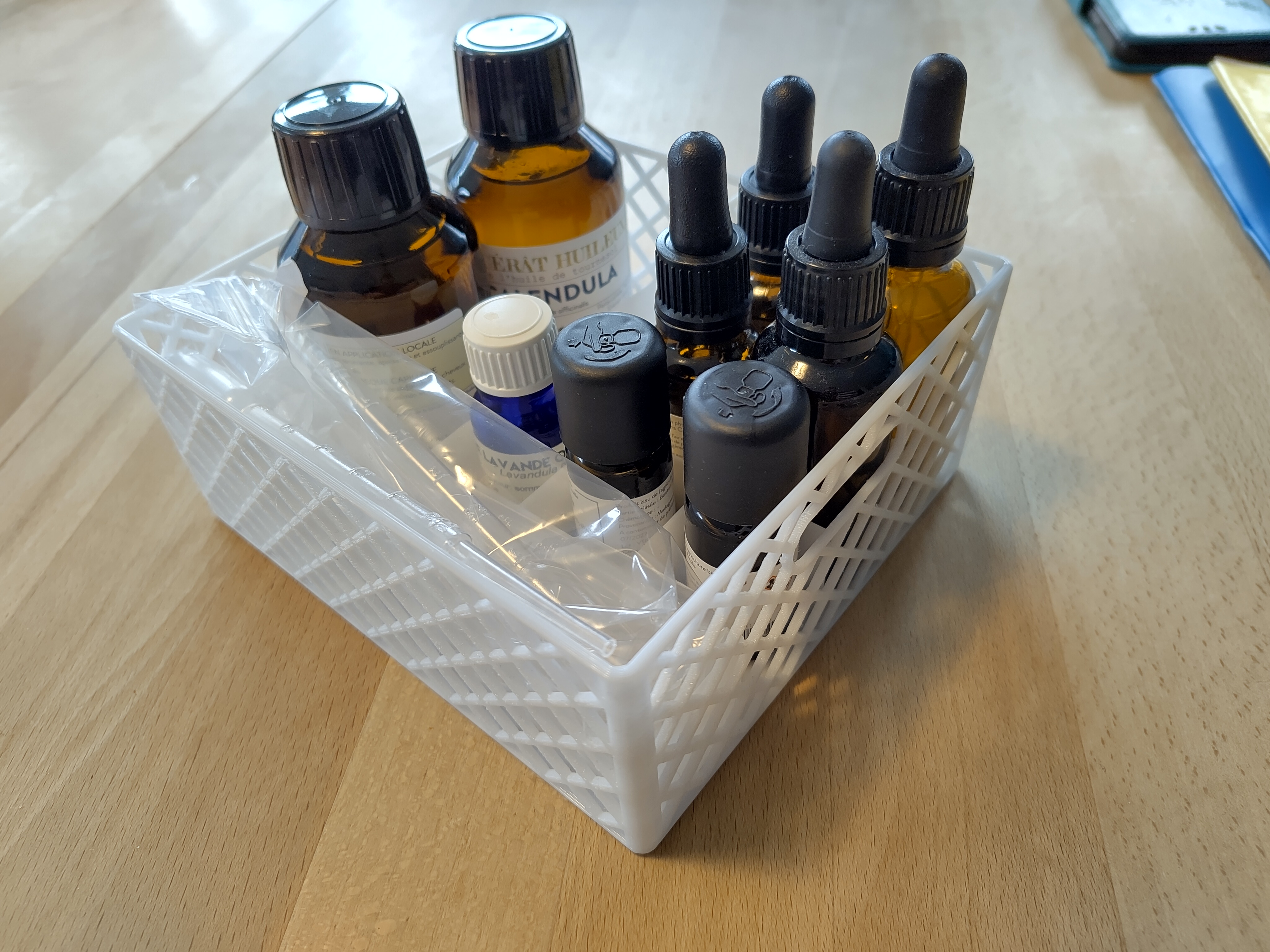 Basket with removable dividers