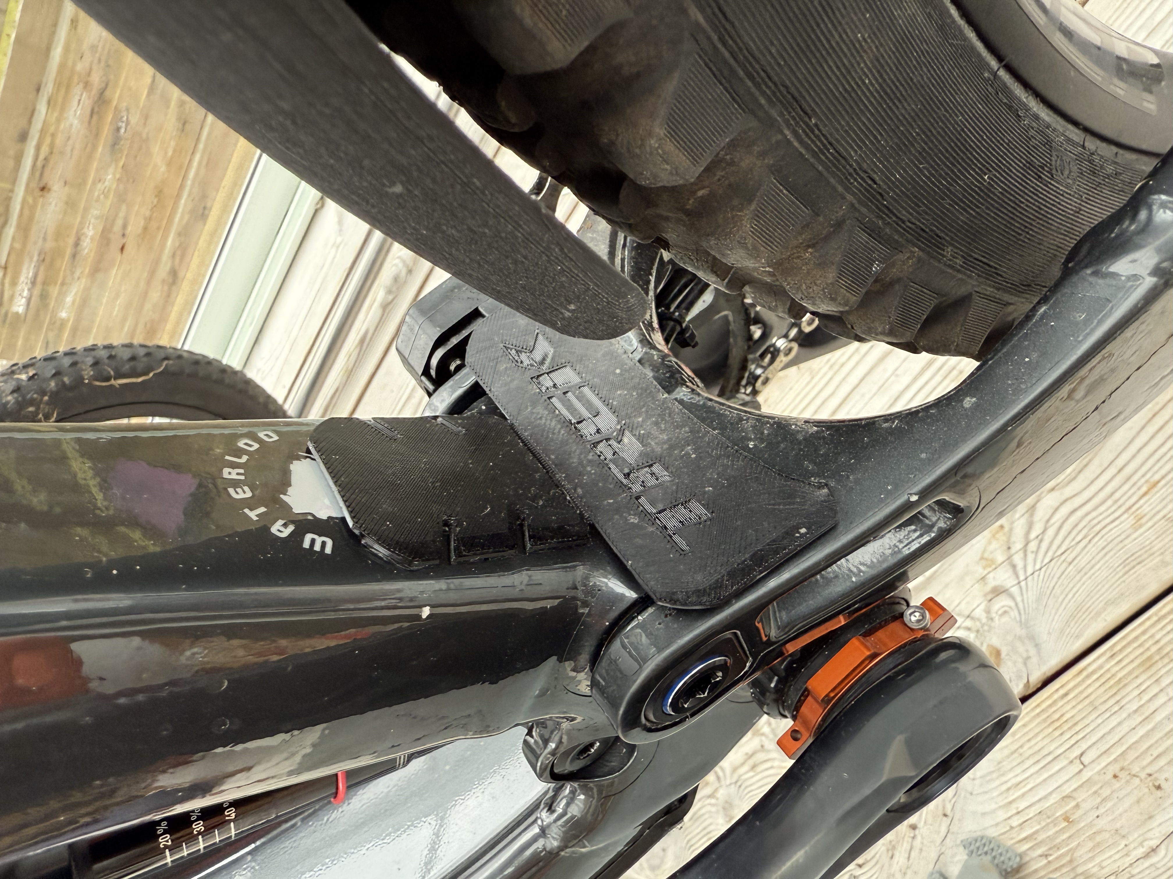 Mountainbike pivot protector