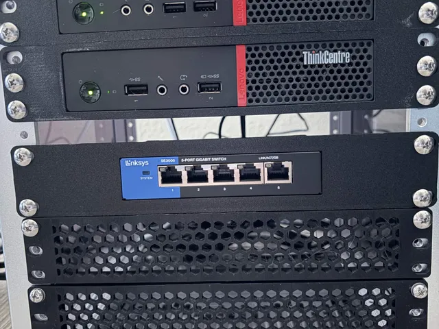 Linksys SE3005V2 10 inch Rack Mount