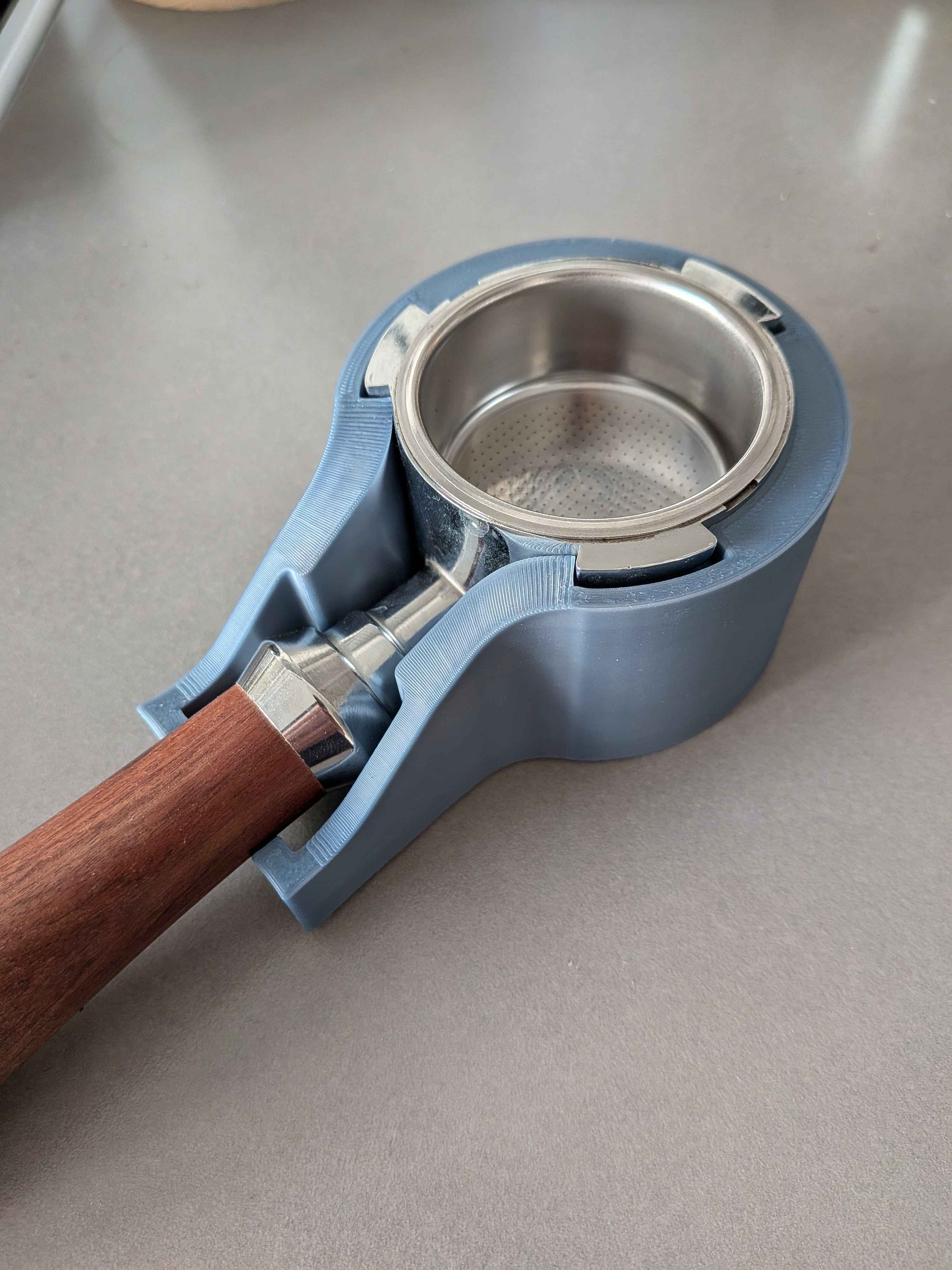 Tamping station Delonghi 685