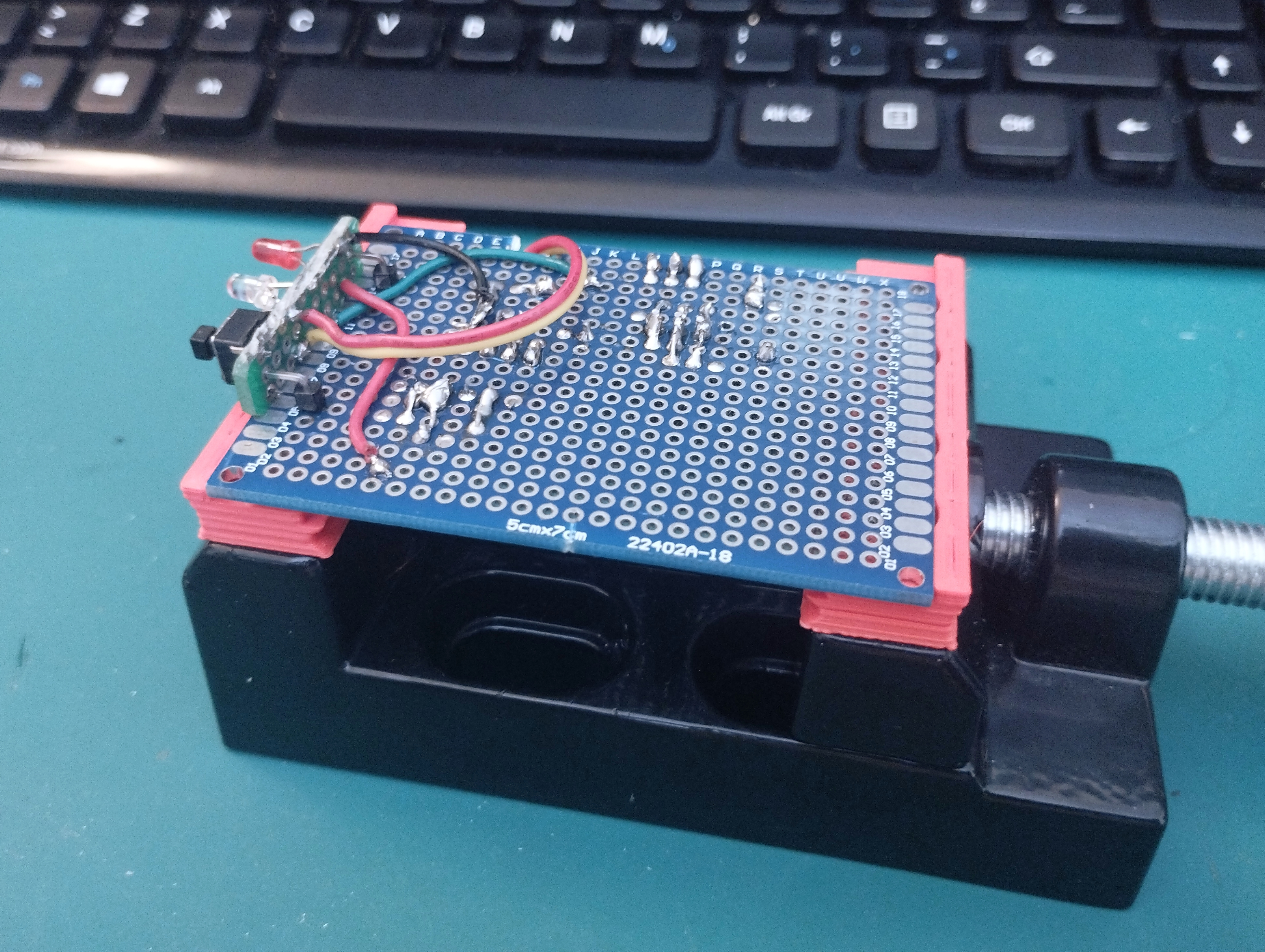 Miniatura 2 do modelo 3D Mini Vise PCB jaws