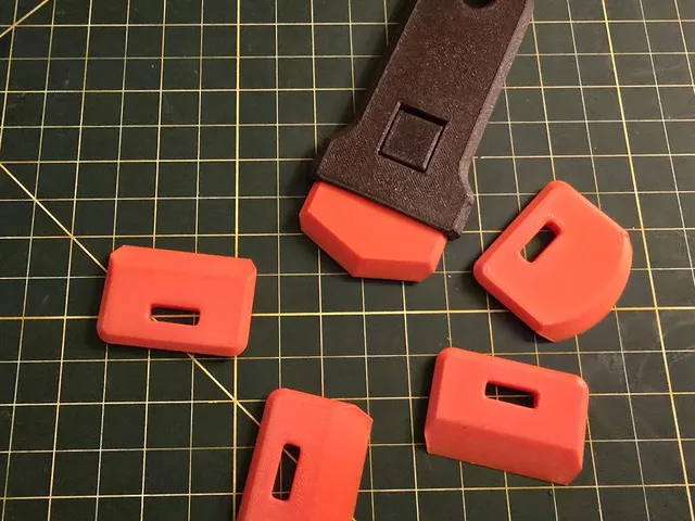 Bed Scraper with Snap-In Blades (Updated)