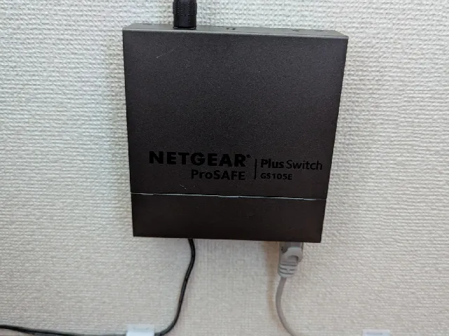 Staple-on wall mount for the Netgear GS105E
