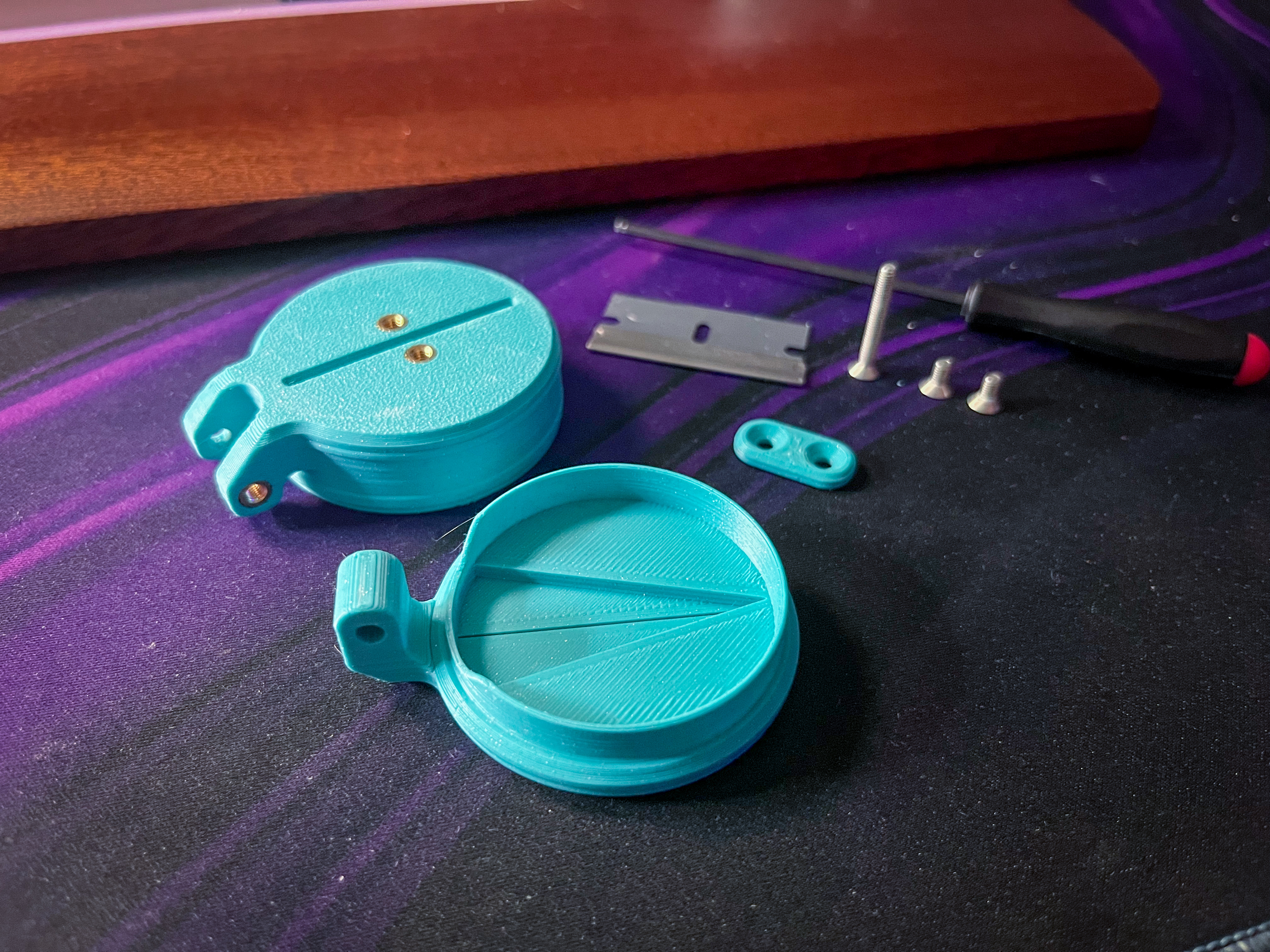 Overengineered Pill Cutter — miniatura 2