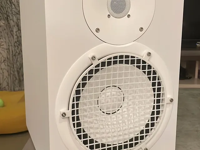 Yamaha HS8 Grill