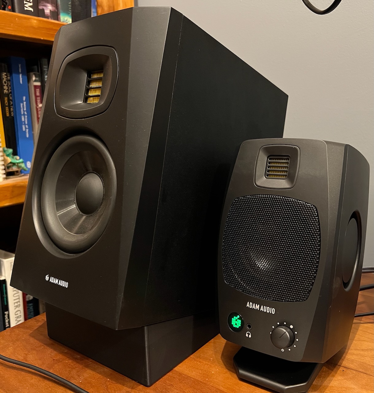15 Degree desktop speaker wedges (Adam Audio T5V)