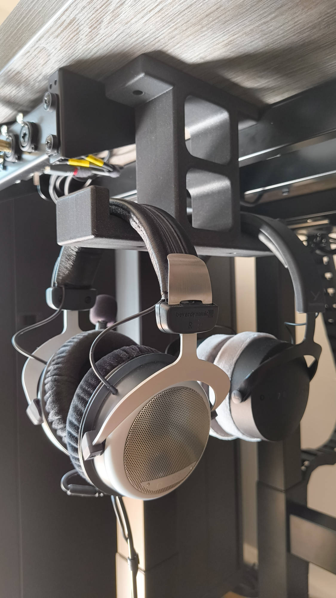 Underdesk headphone holder/mount