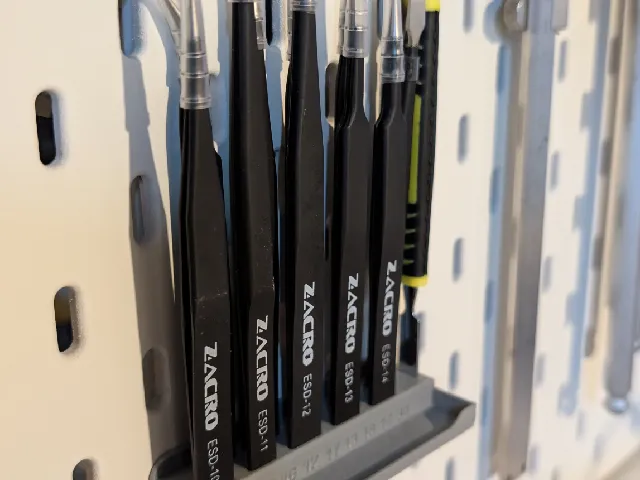 Skadis ESD tweezer mount