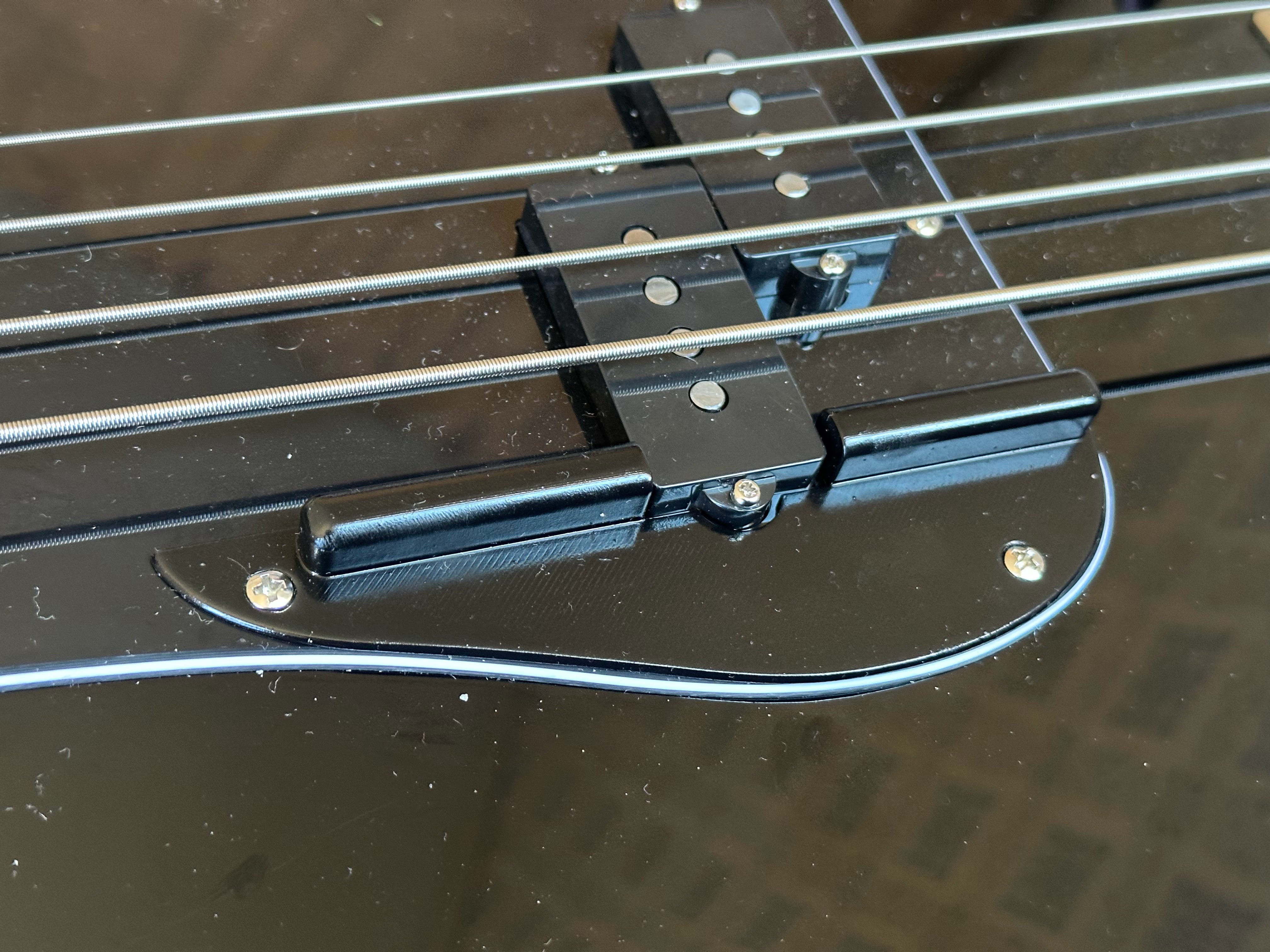 Thumb rest for squier/fender precision bass
