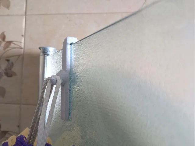 Storage rack for the glass wall of the shower