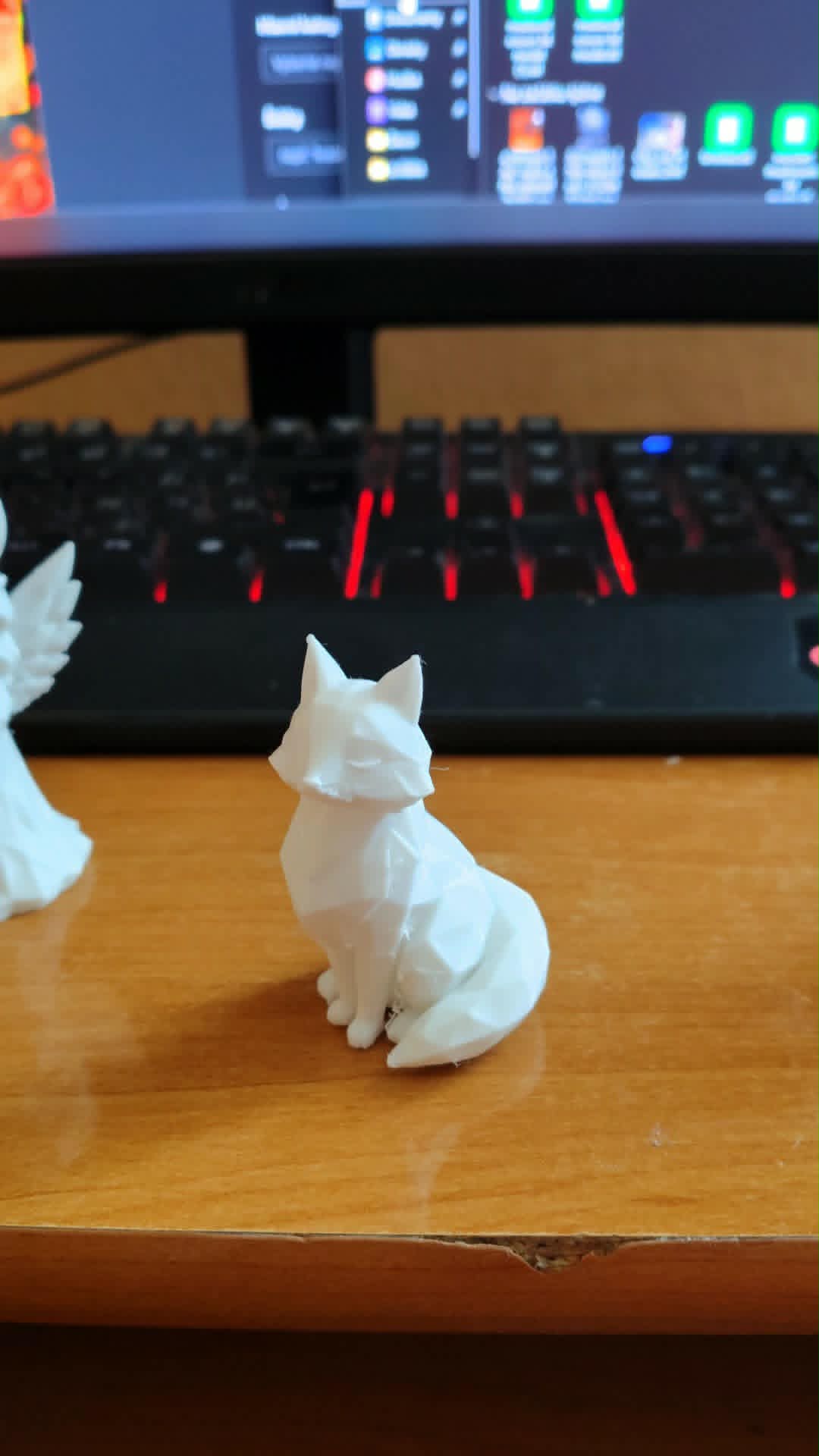 Low Poly Wolf – Geometric Figurine