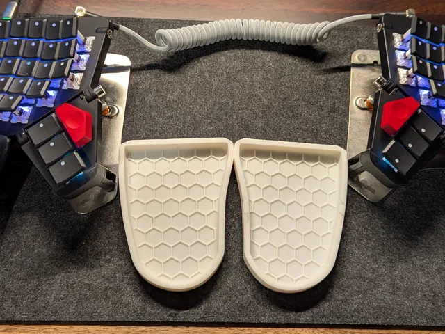 Moonlander wrist pad