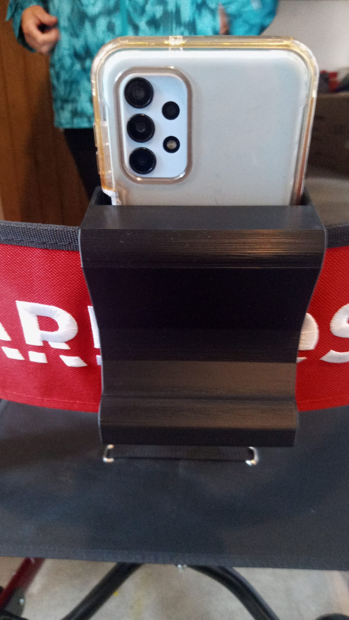 Smartphone holder for a walker - Handyhalter für einen Rollator.