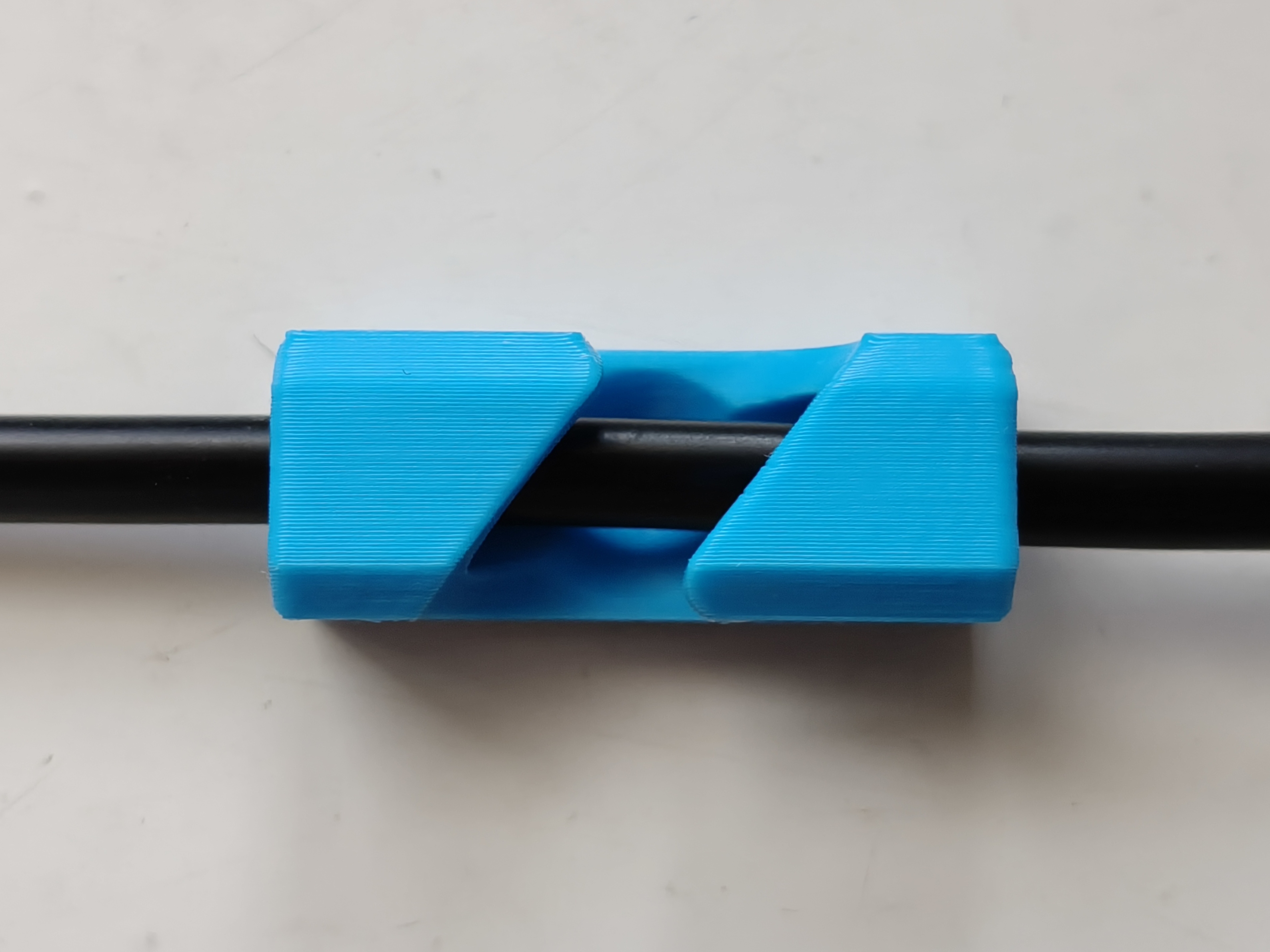 Miniatura 2 do modelo 3D Universal Cable Guide - Screw