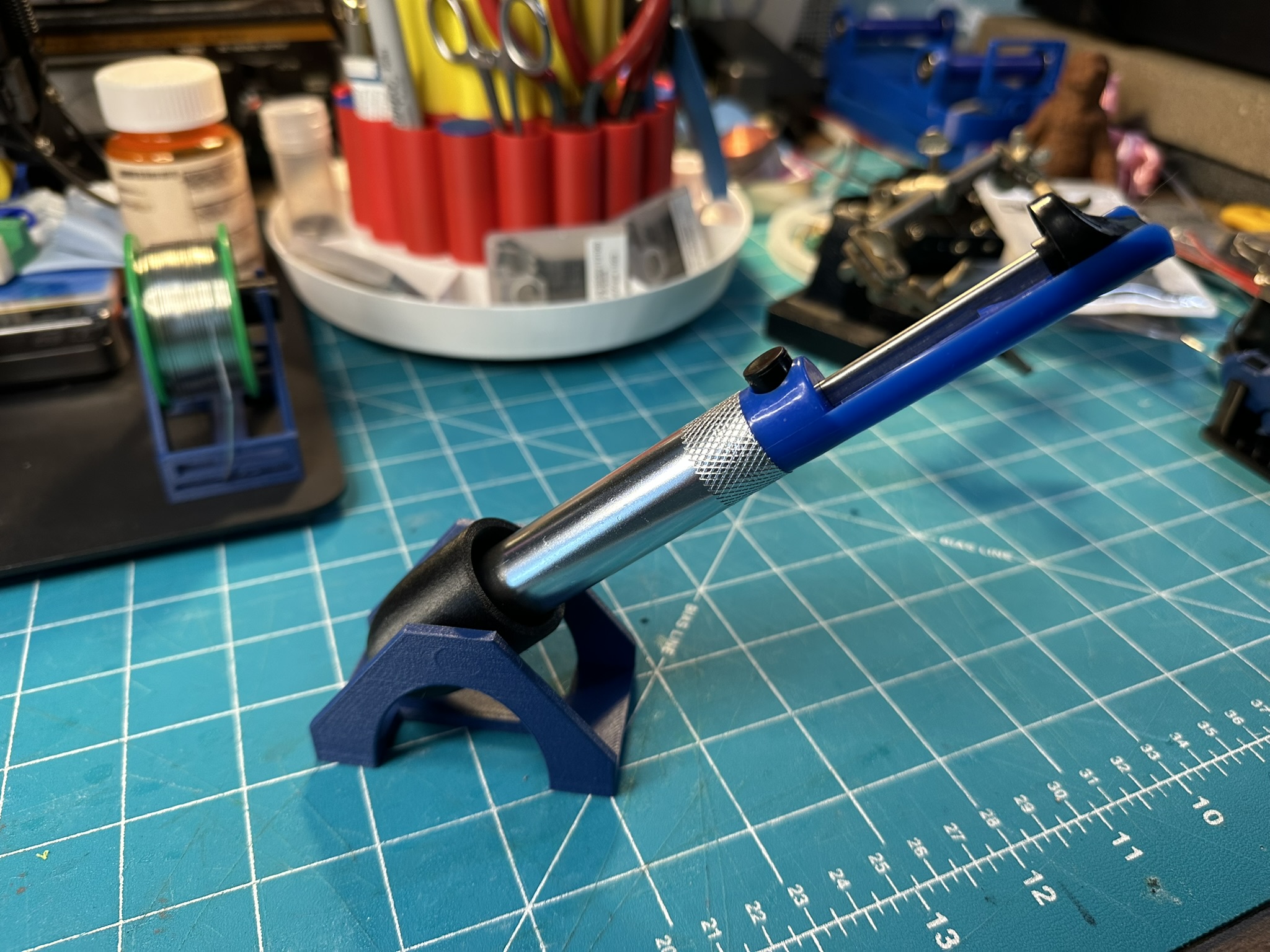 Desoldering tool stand with magnetic base