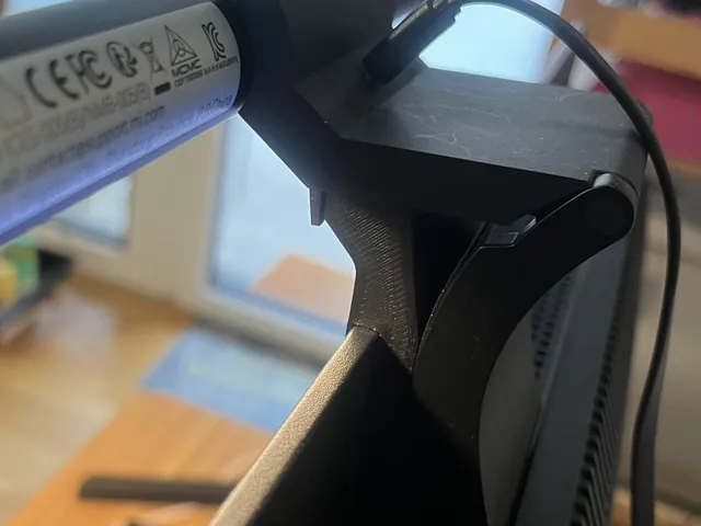 Adapter Xiaomi Mi Computer Light Bar to Gigabyte MO27U2 Monitor