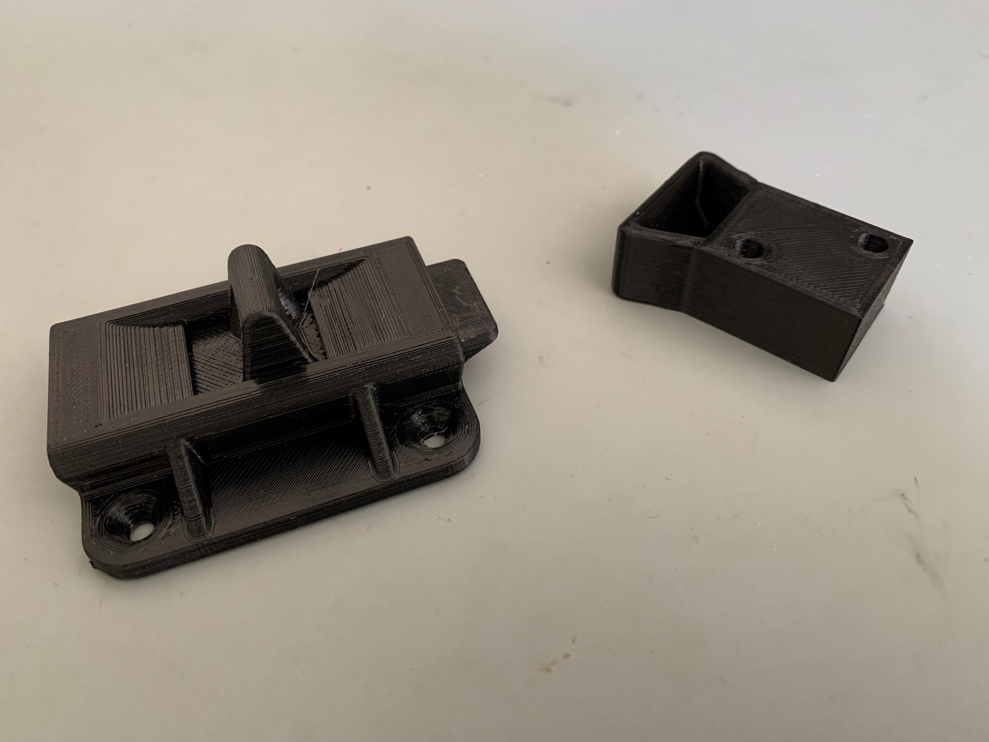 Spring Loaded Slide Bolt Latch corner | Federzug-Türverriegelung über Eck